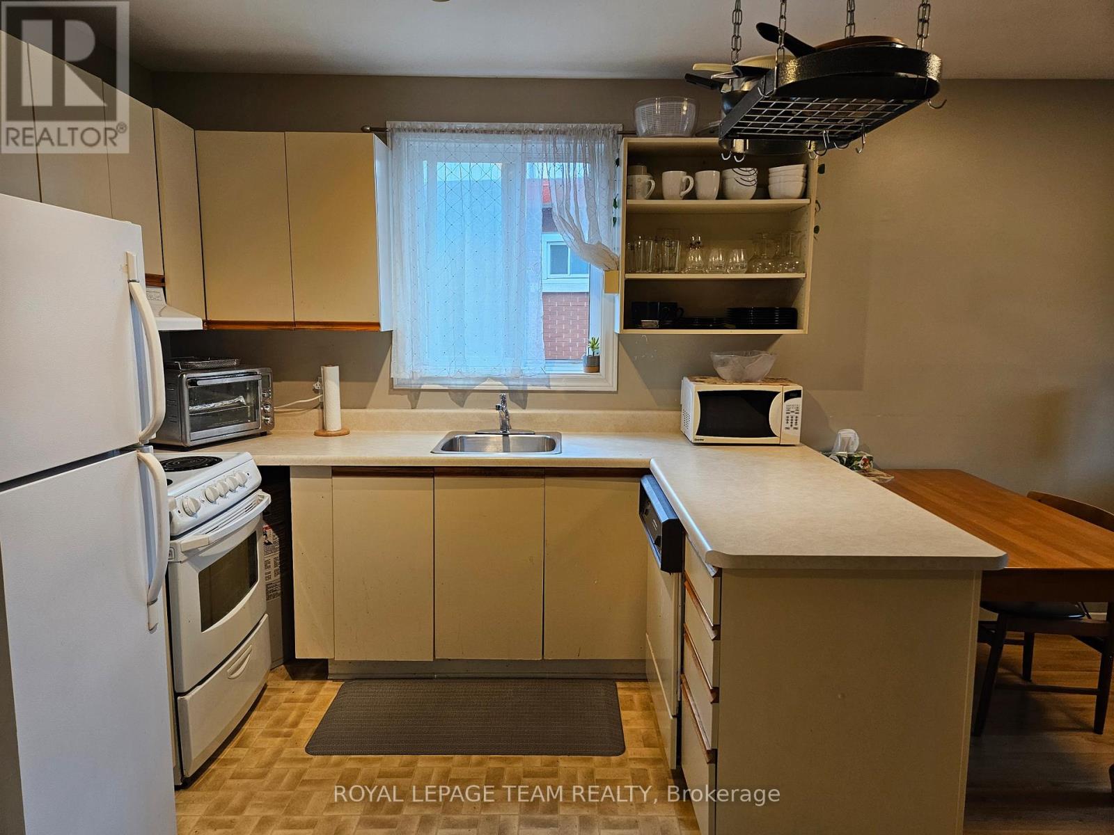 5 - 522 Riverdale Avenue