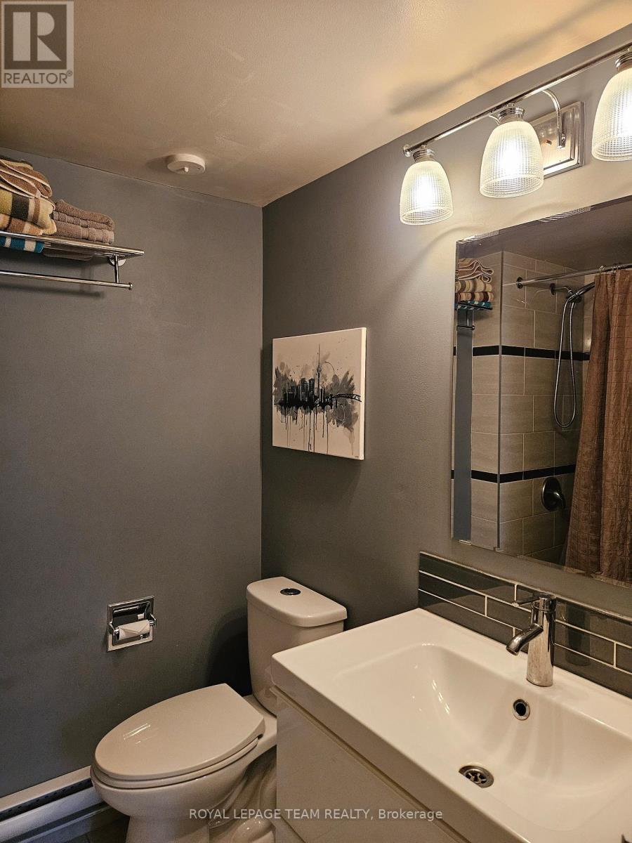 5 - 522 Riverdale Avenue