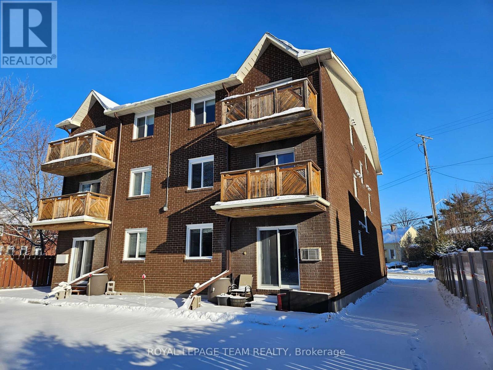 5 - 522 Riverdale Avenue