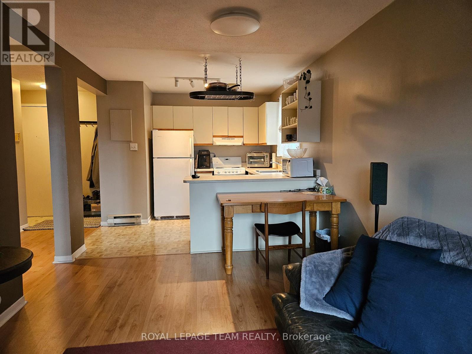 5 - 522 Riverdale Avenue