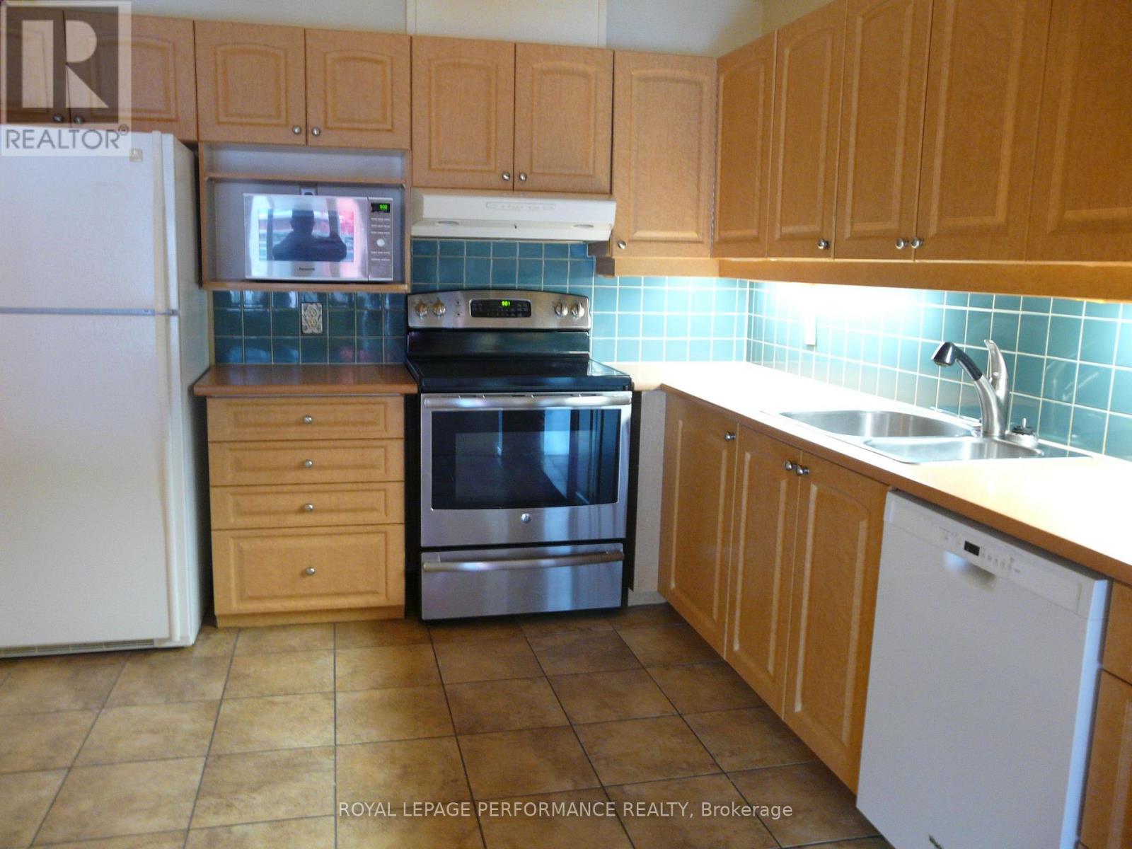 - - 1172 Foxborough Private