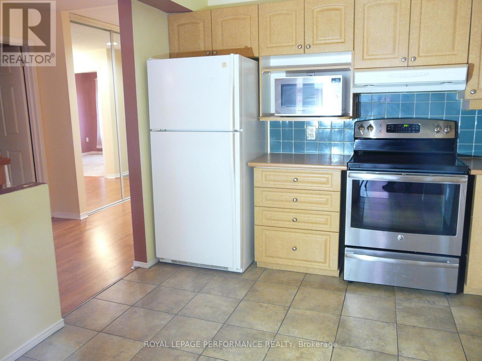 - - 1172 Foxborough Private