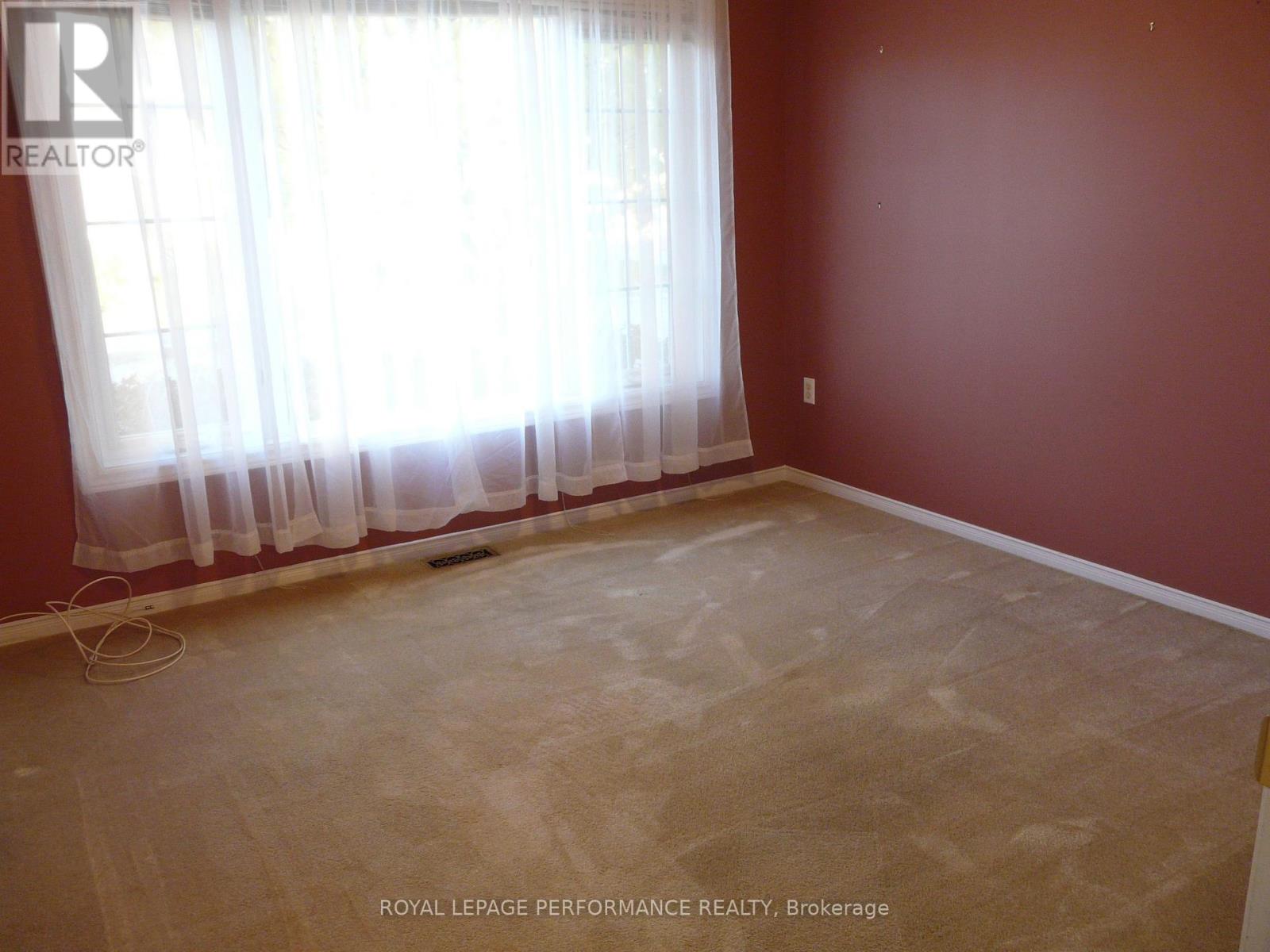 - - 1172 Foxborough Private