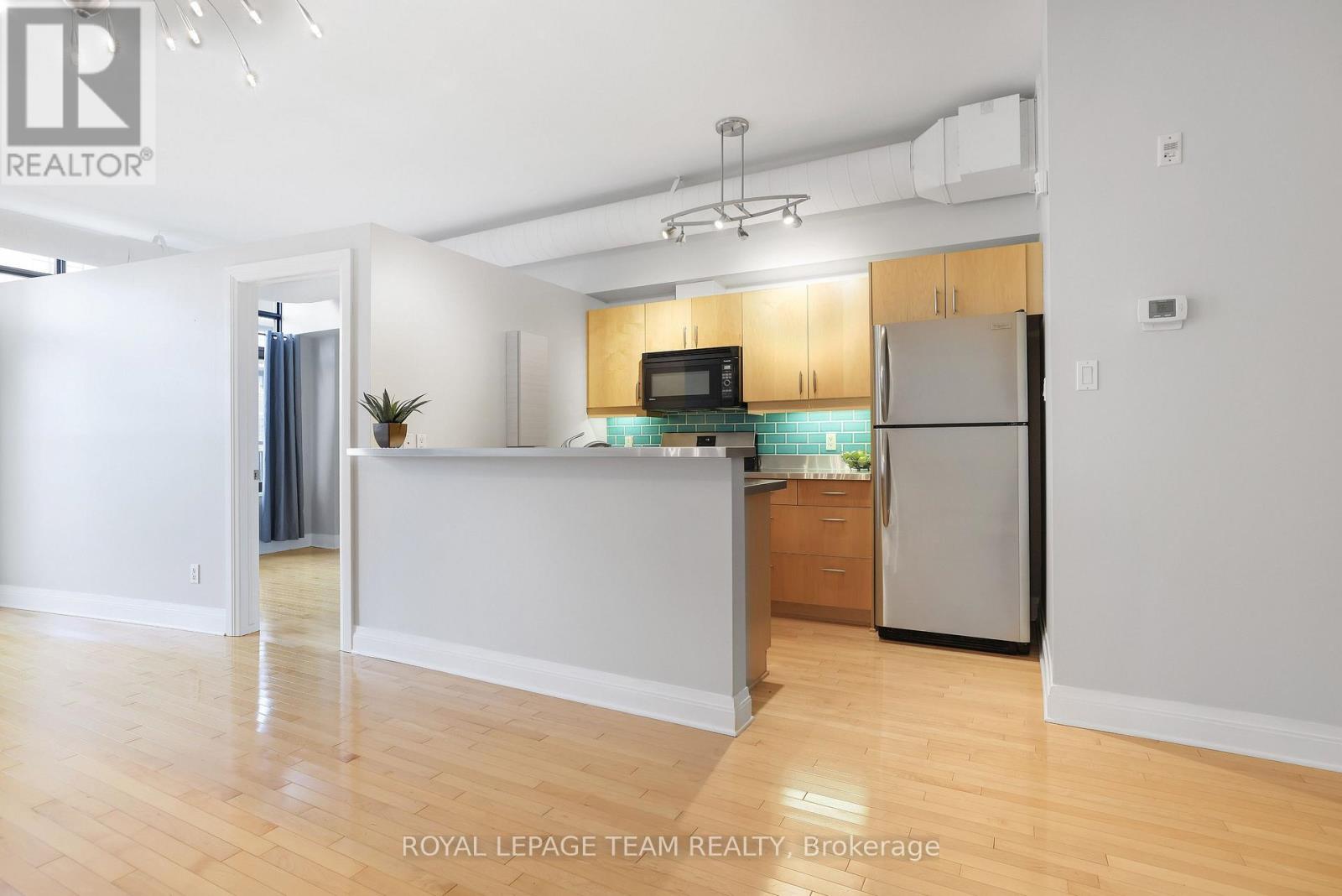 203 - 300 Powell Avenue