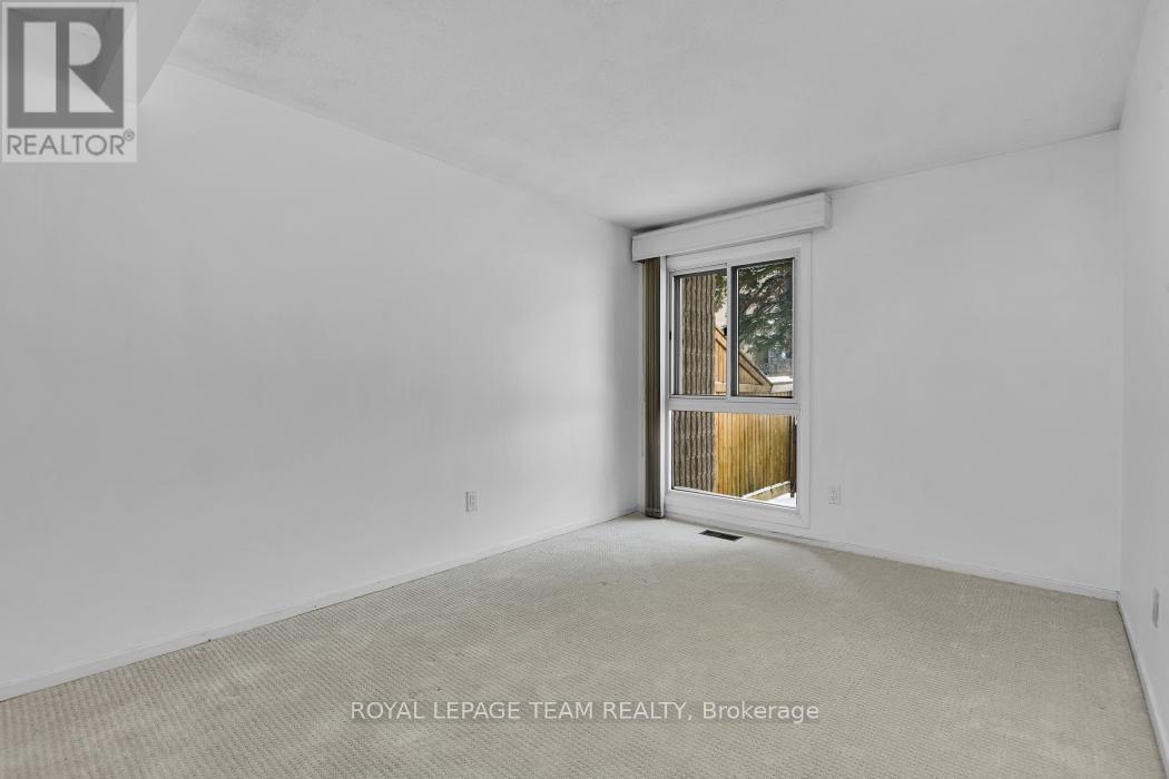 16 - 1137 Ambleside Drive