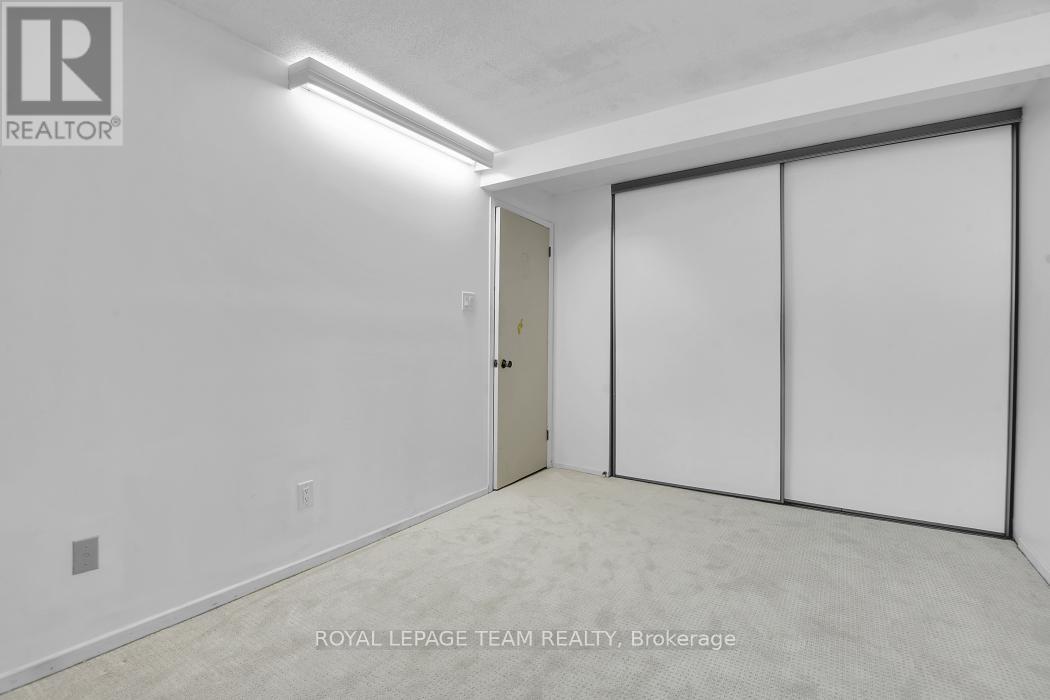 16 - 1137 Ambleside Drive