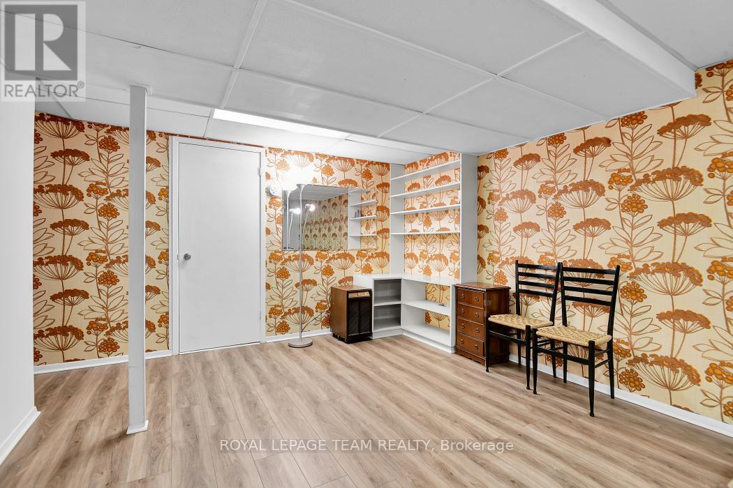 16 - 1137 Ambleside Drive