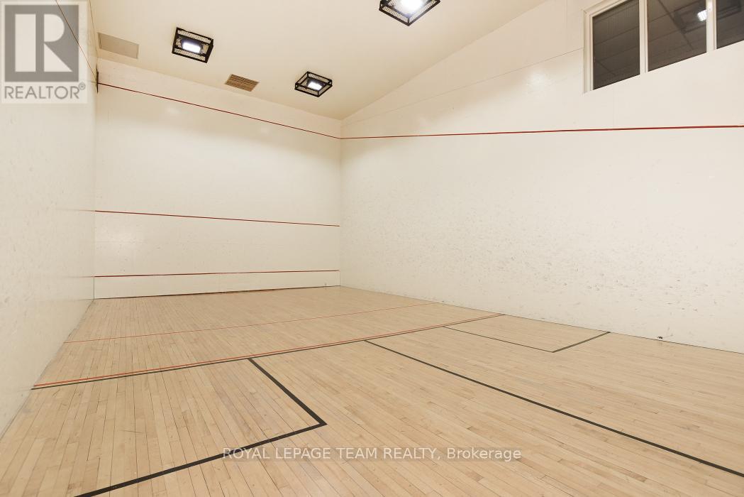 16 - 1137 Ambleside Drive