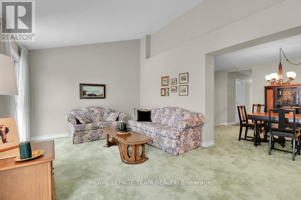 16 - 1137 Ambleside Drive