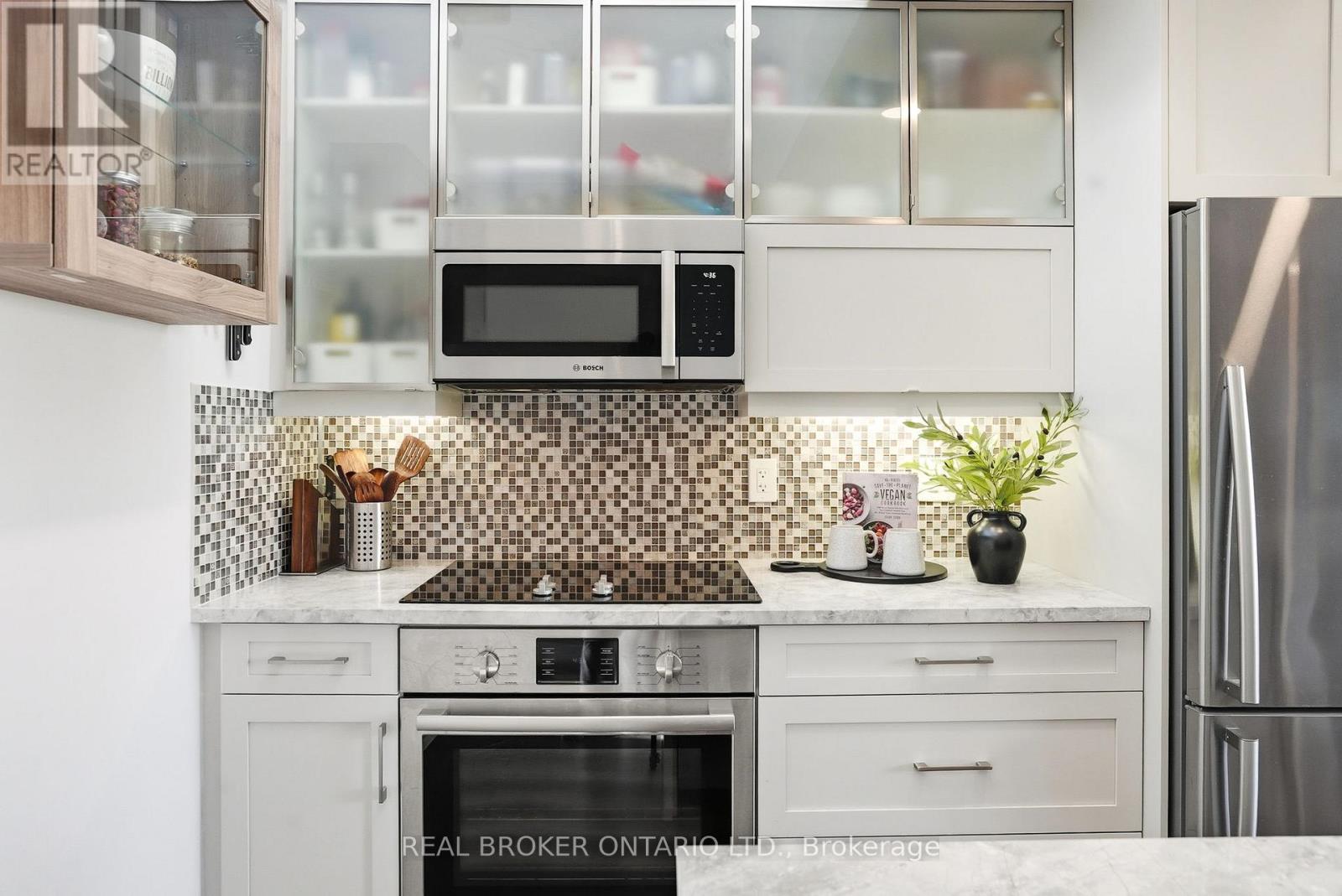 318 - 300b Lett Street