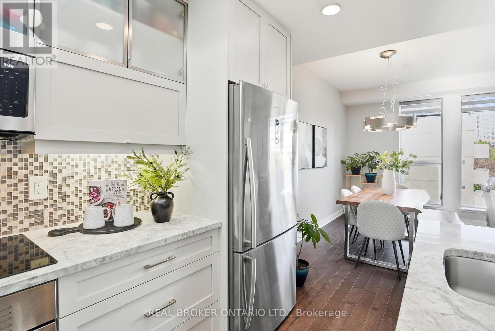 318 - 300b Lett Street