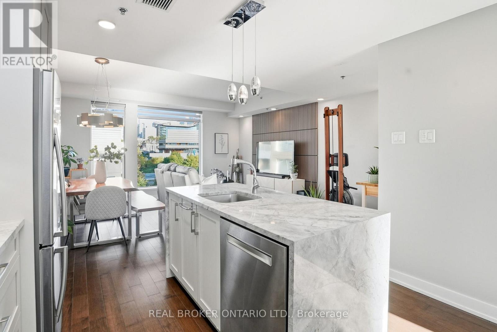 318 - 300b Lett Street