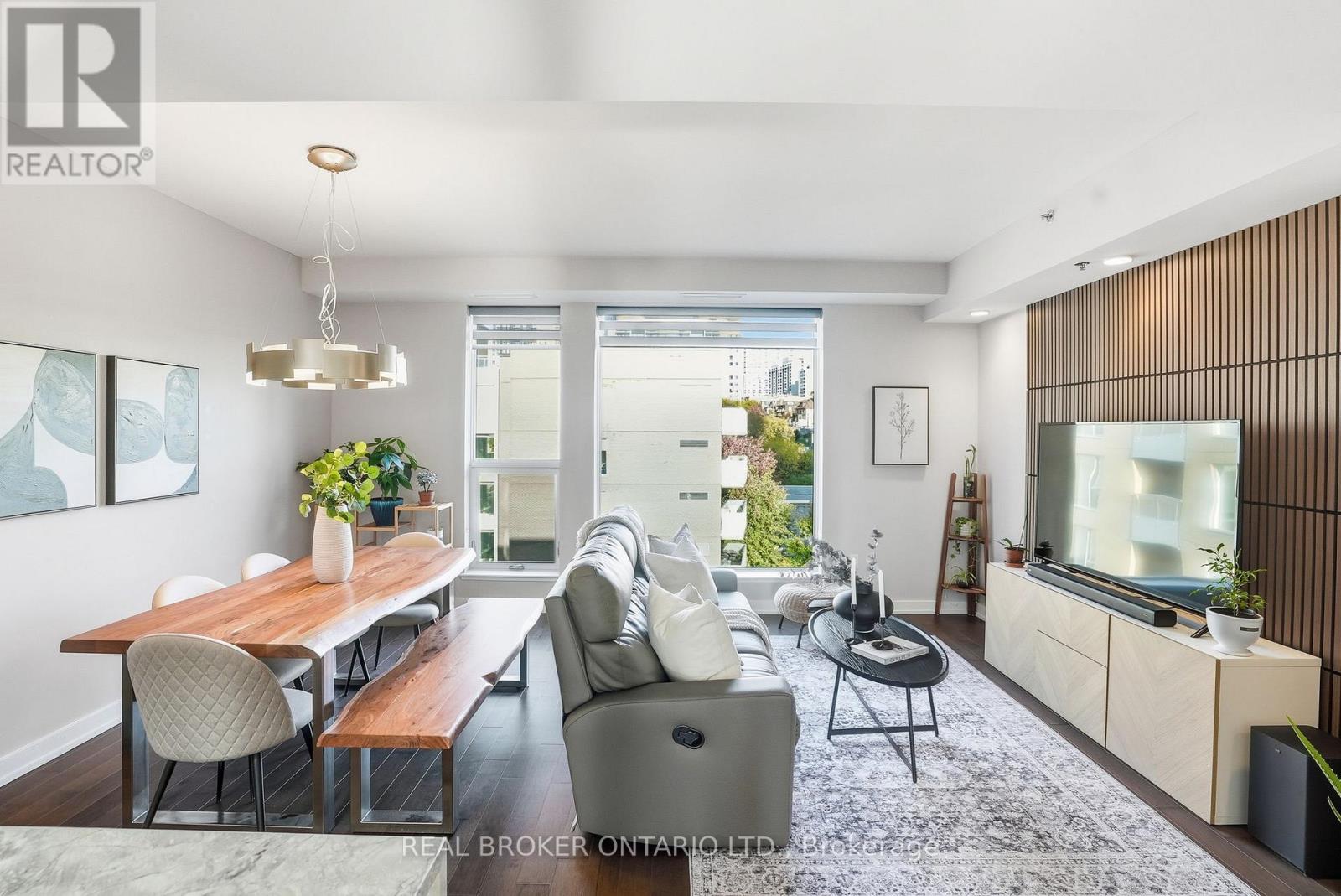 318 - 300b Lett Street