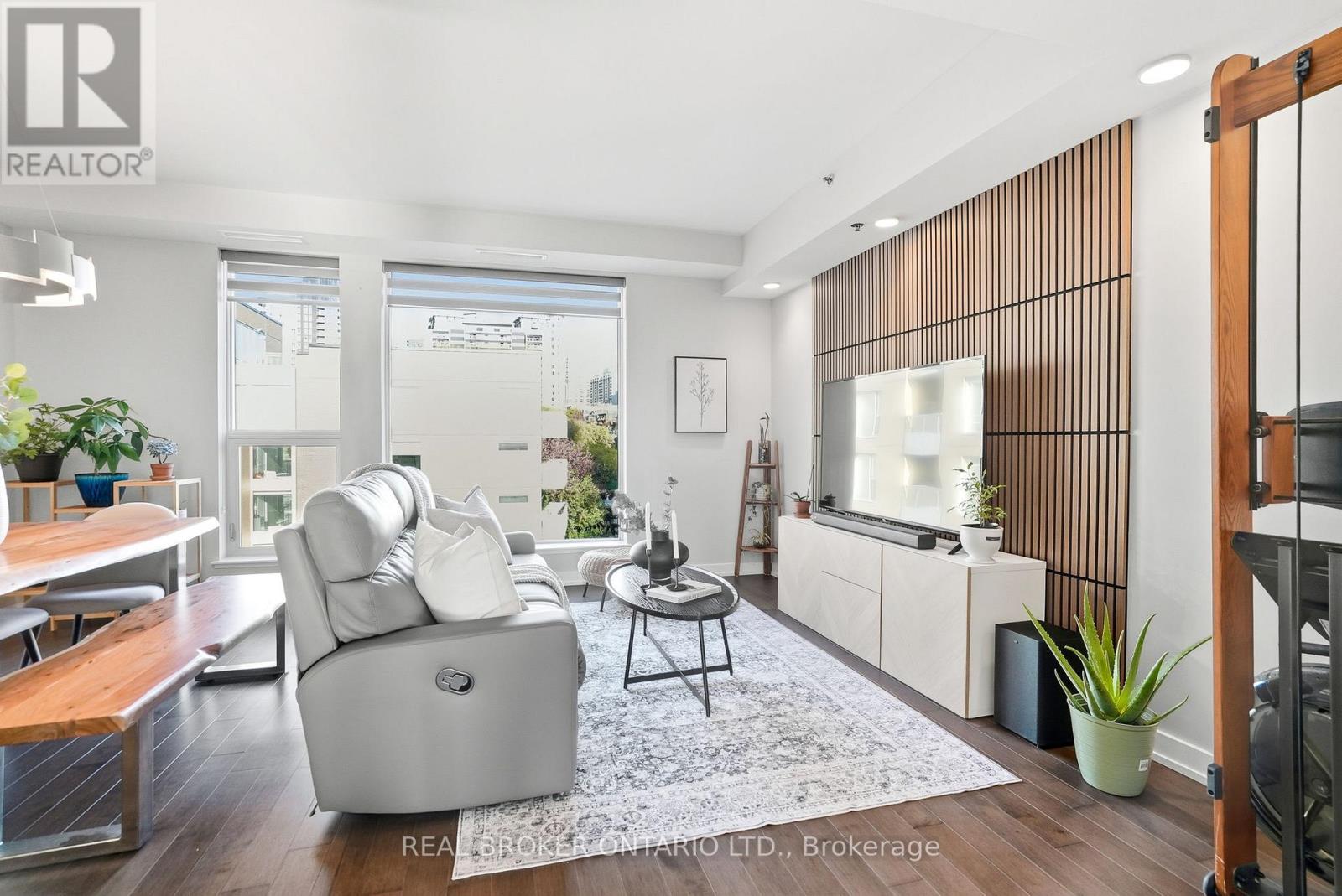 318 - 300b Lett Street