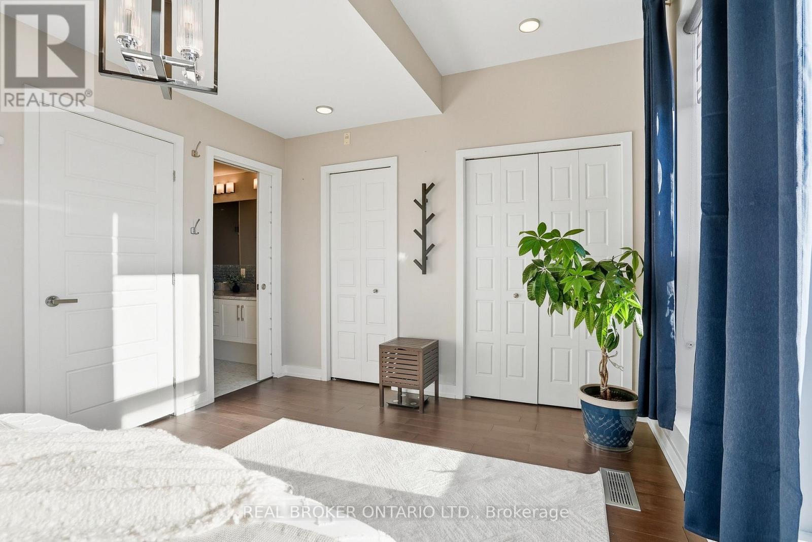 318 - 300b Lett Street