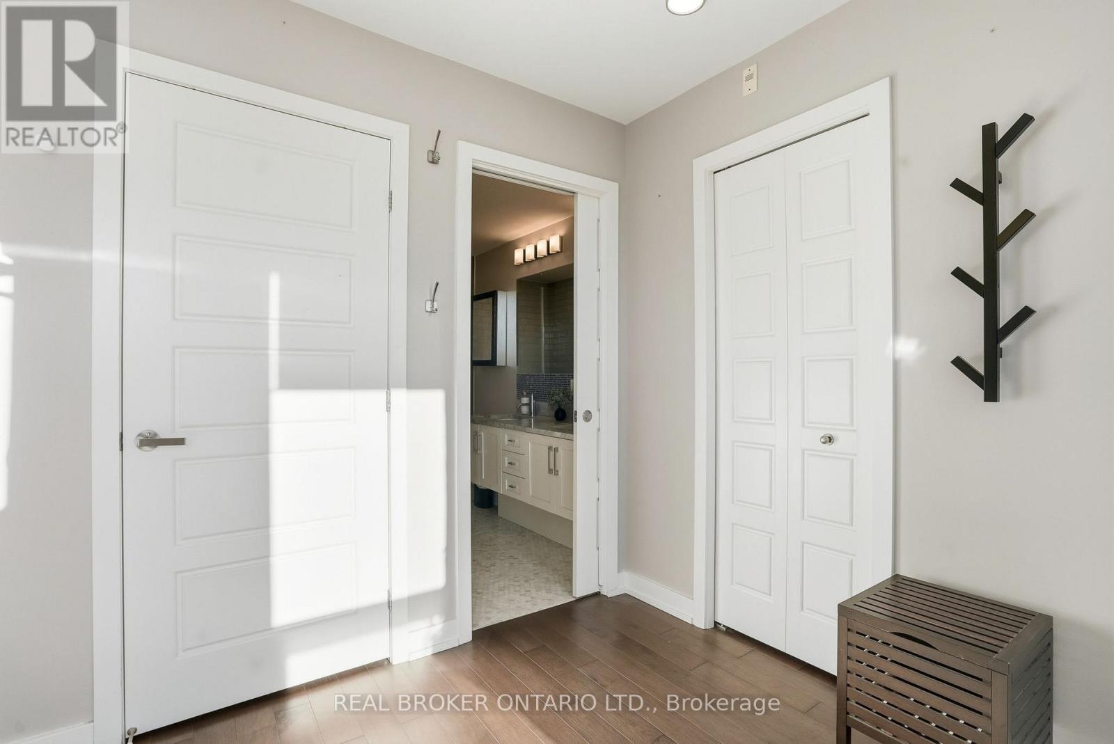 318 - 300b Lett Street