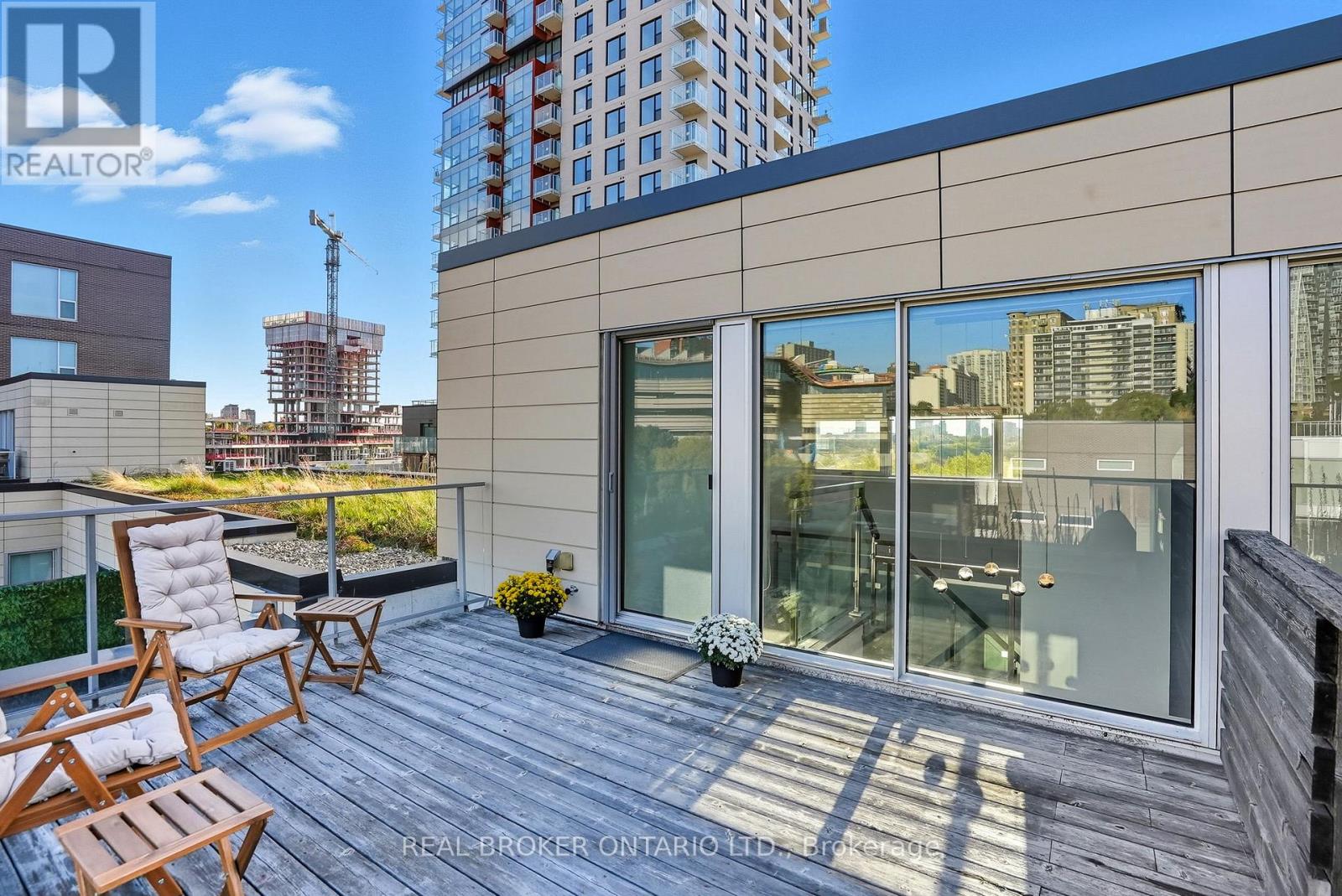 318 - 300b Lett Street