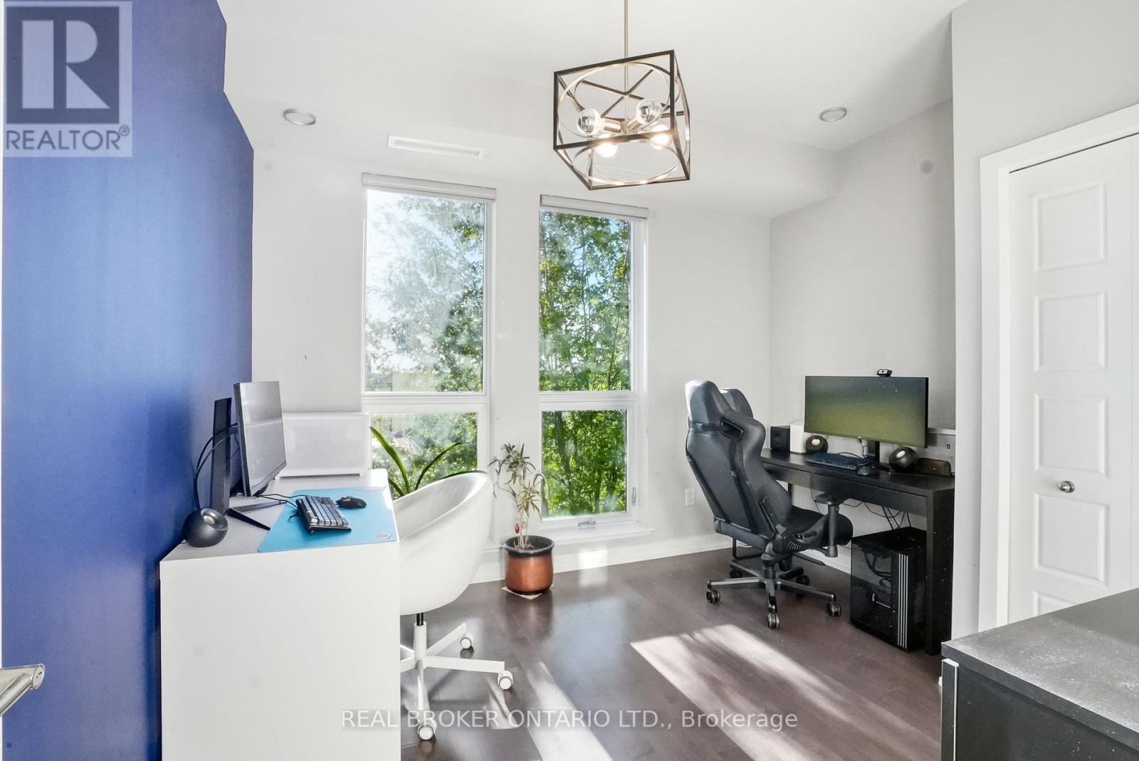 318 - 300b Lett Street