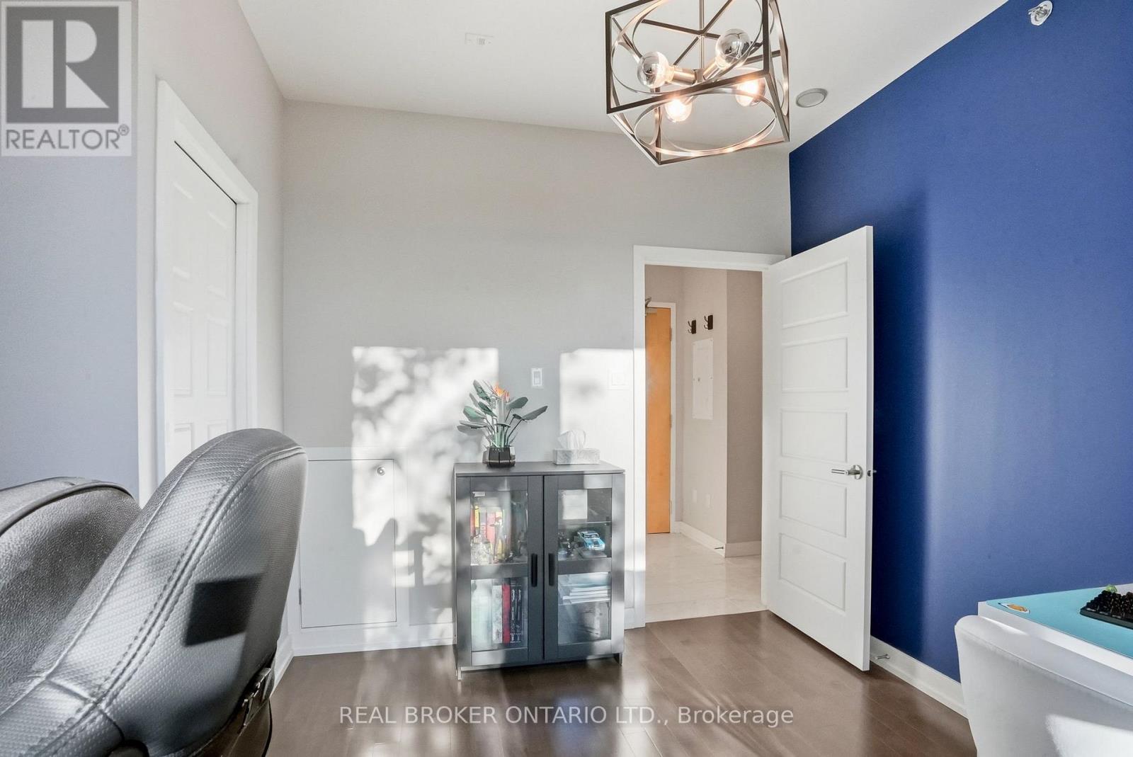 318 - 300b Lett Street