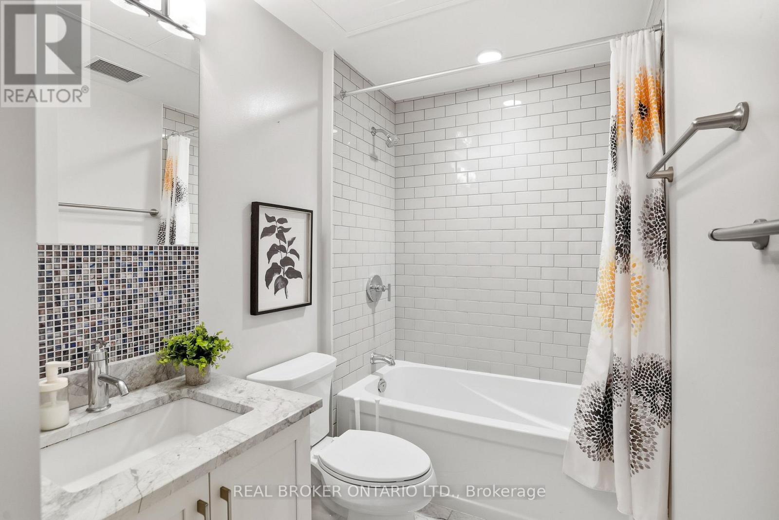 318 - 300b Lett Street