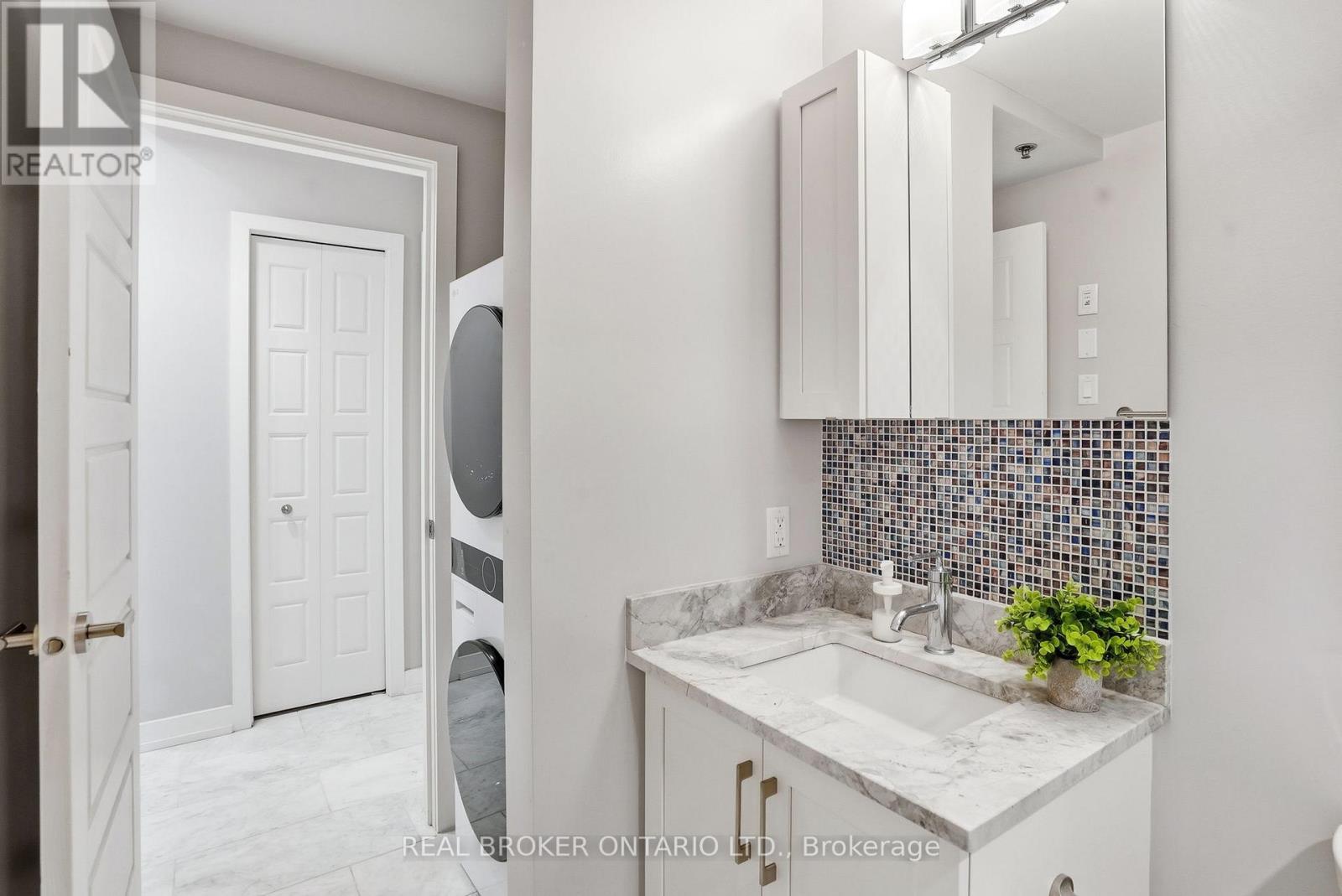 318 - 300b Lett Street