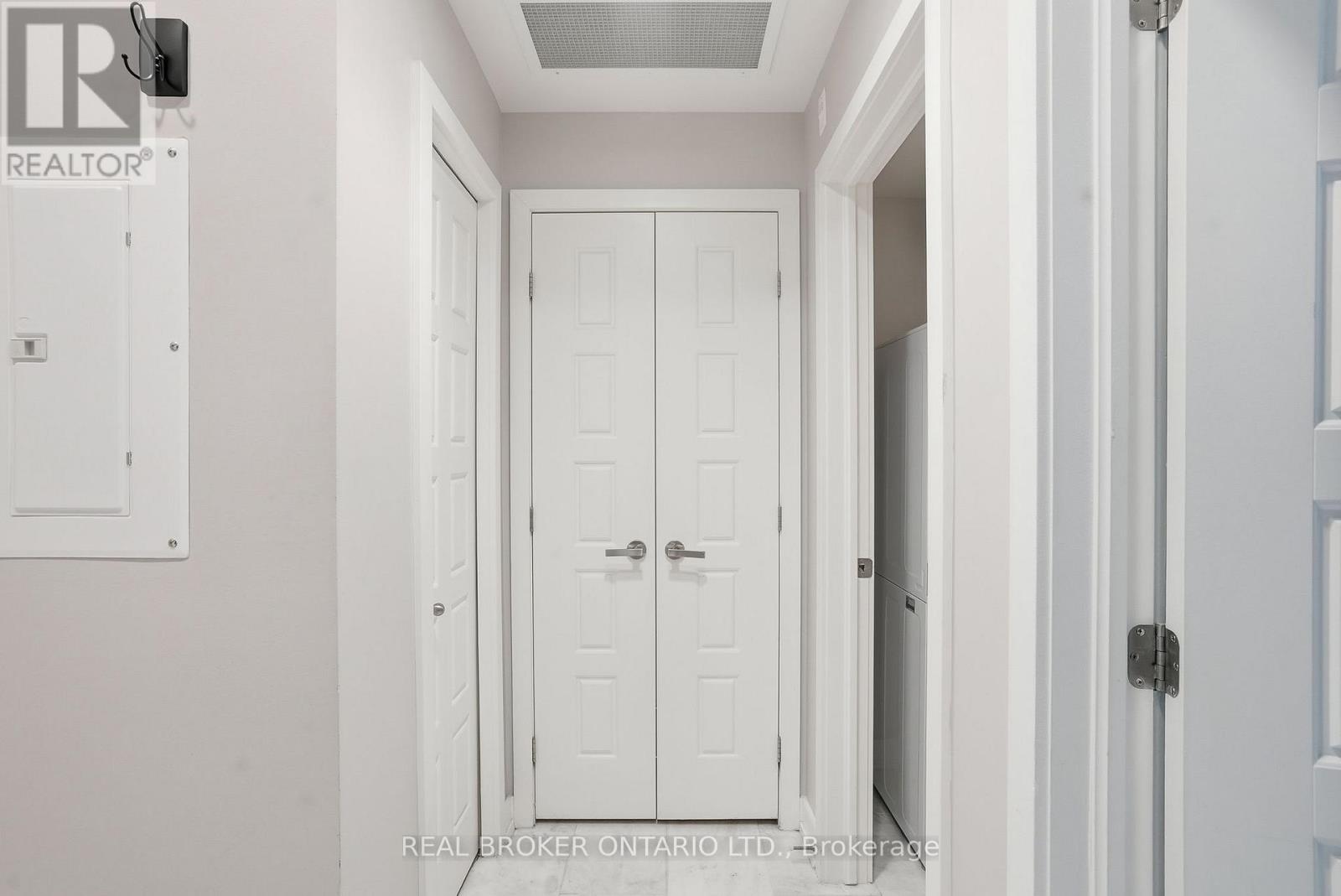 318 - 300b Lett Street