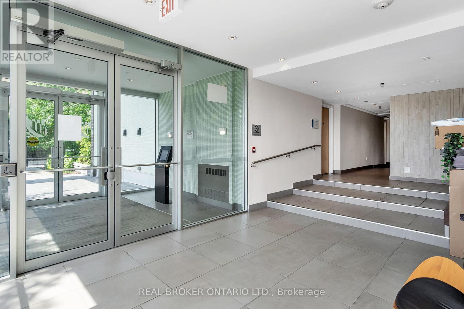 318 - 300b Lett Street