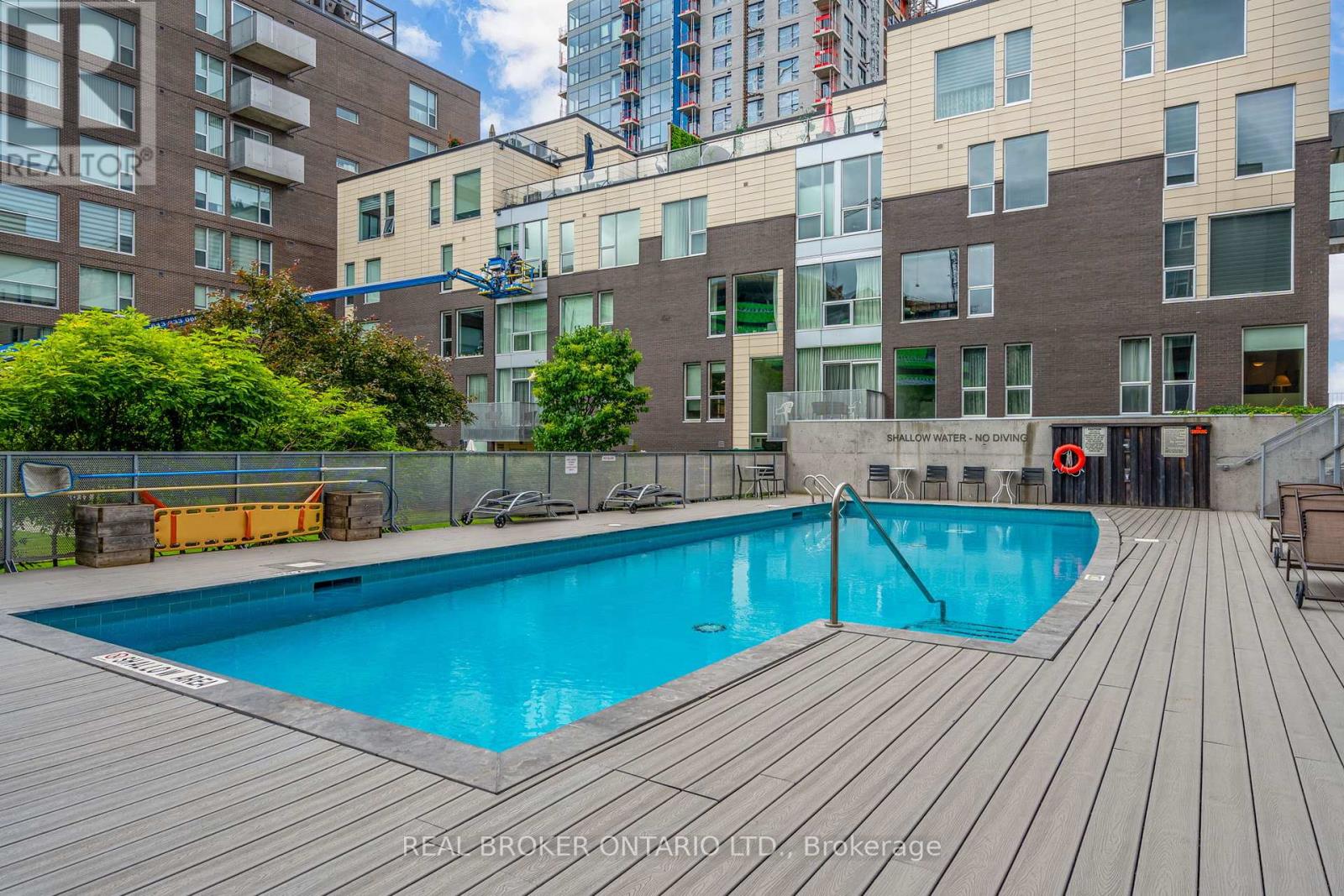 318 - 300b Lett Street