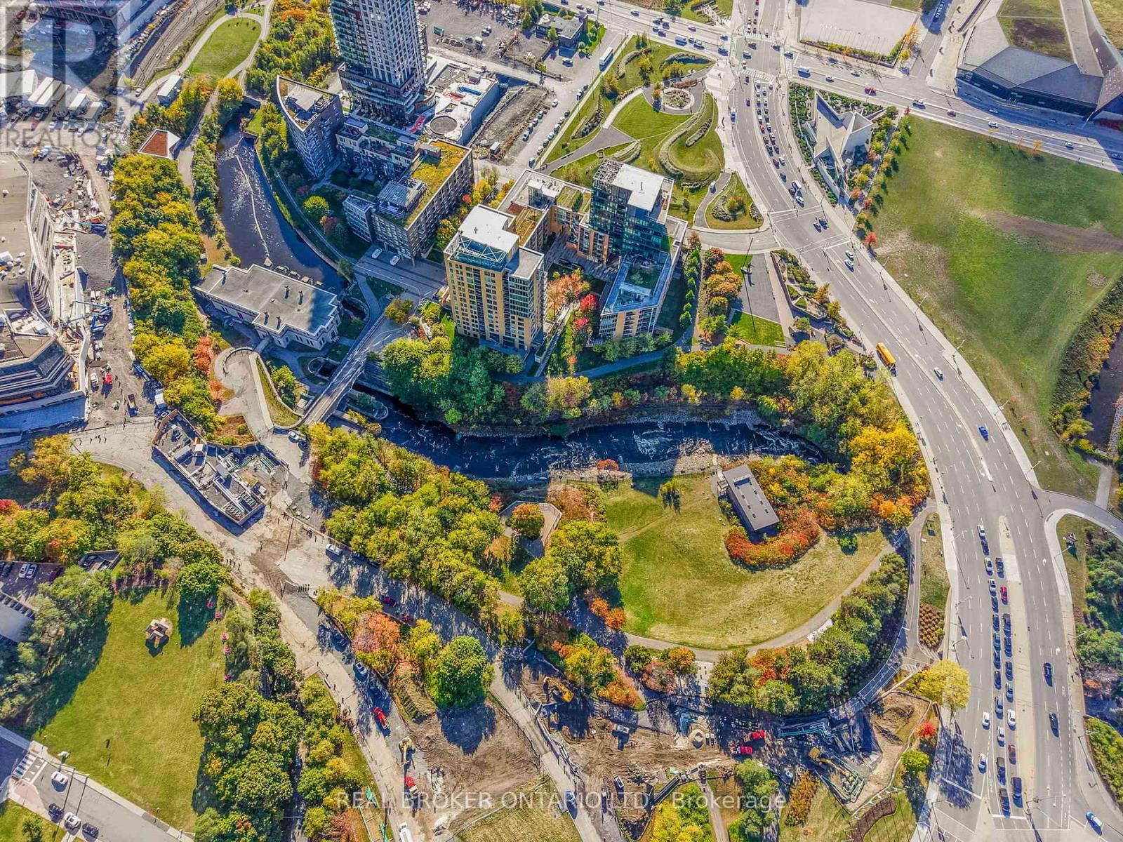 318 - 300b Lett Street