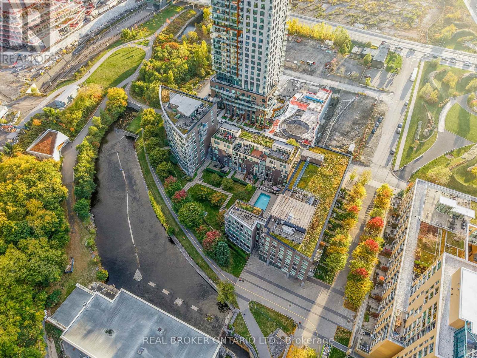 318 - 300b Lett Street