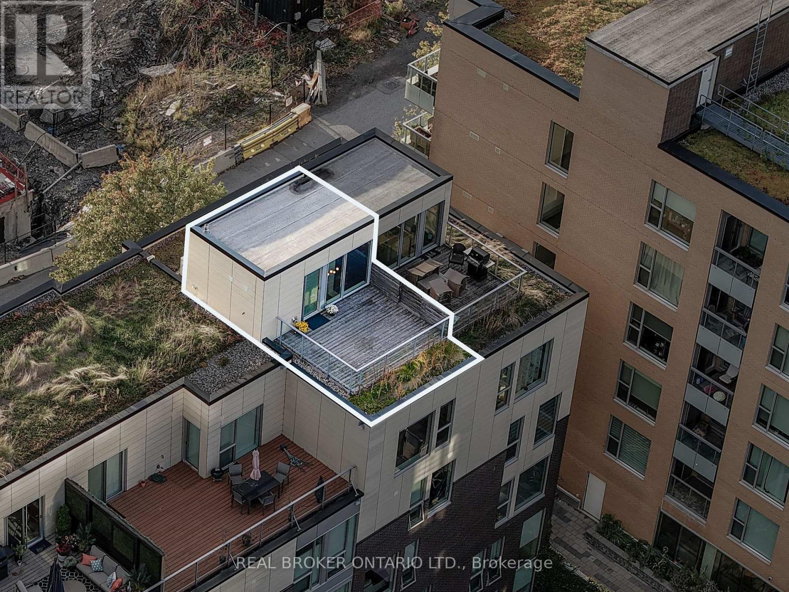 318 - 300b Lett Street