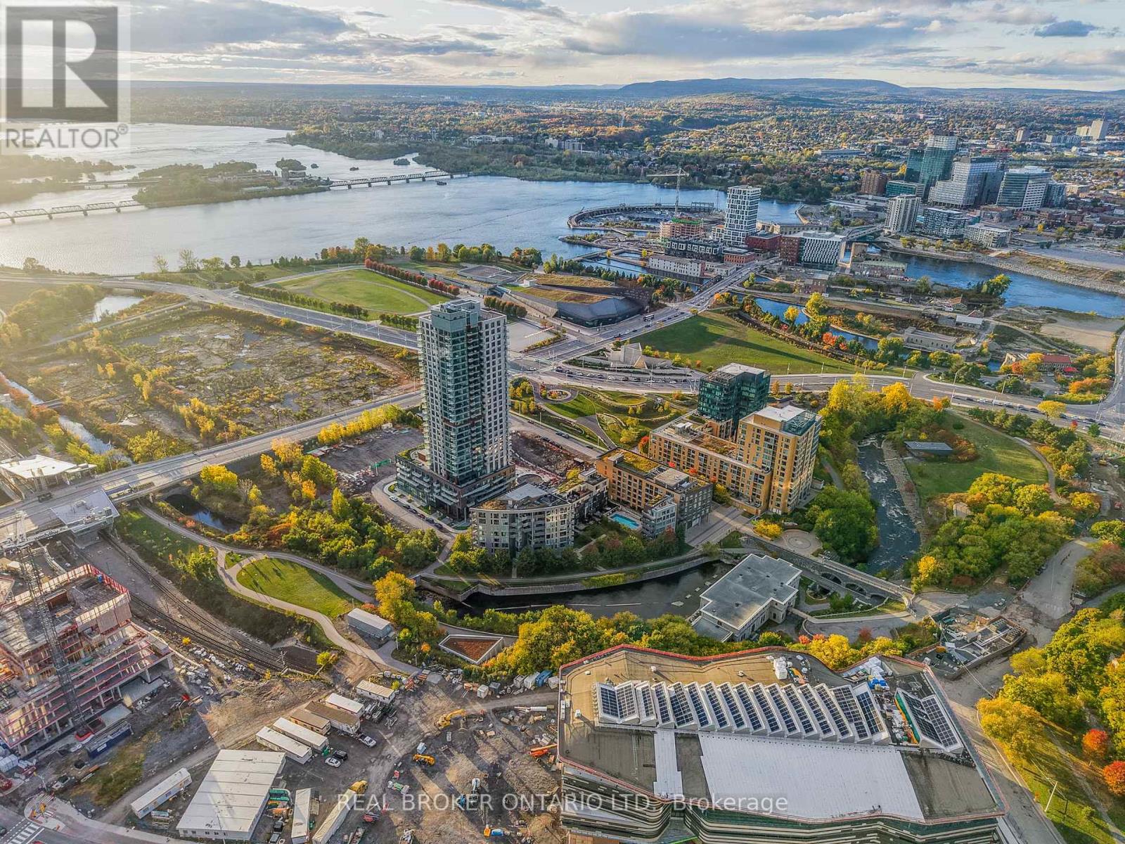 318 - 300b Lett Street