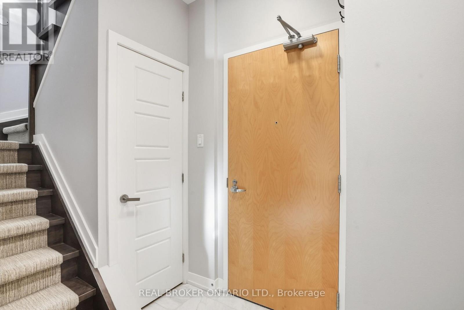 318 - 300b Lett Street