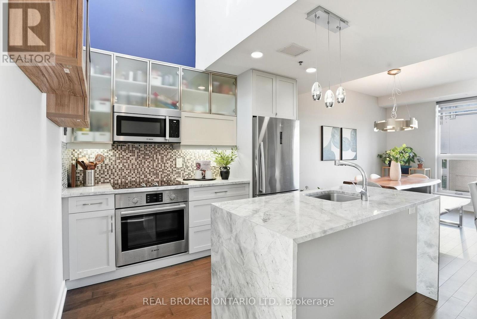 318 - 300b Lett Street