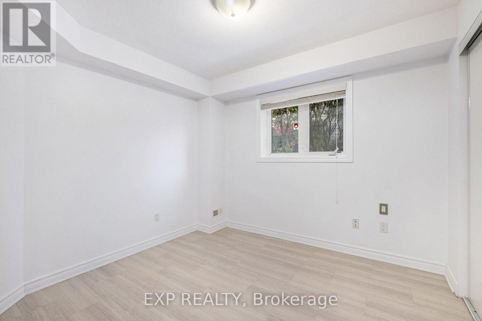 2 - 305 Cresthaven Drive