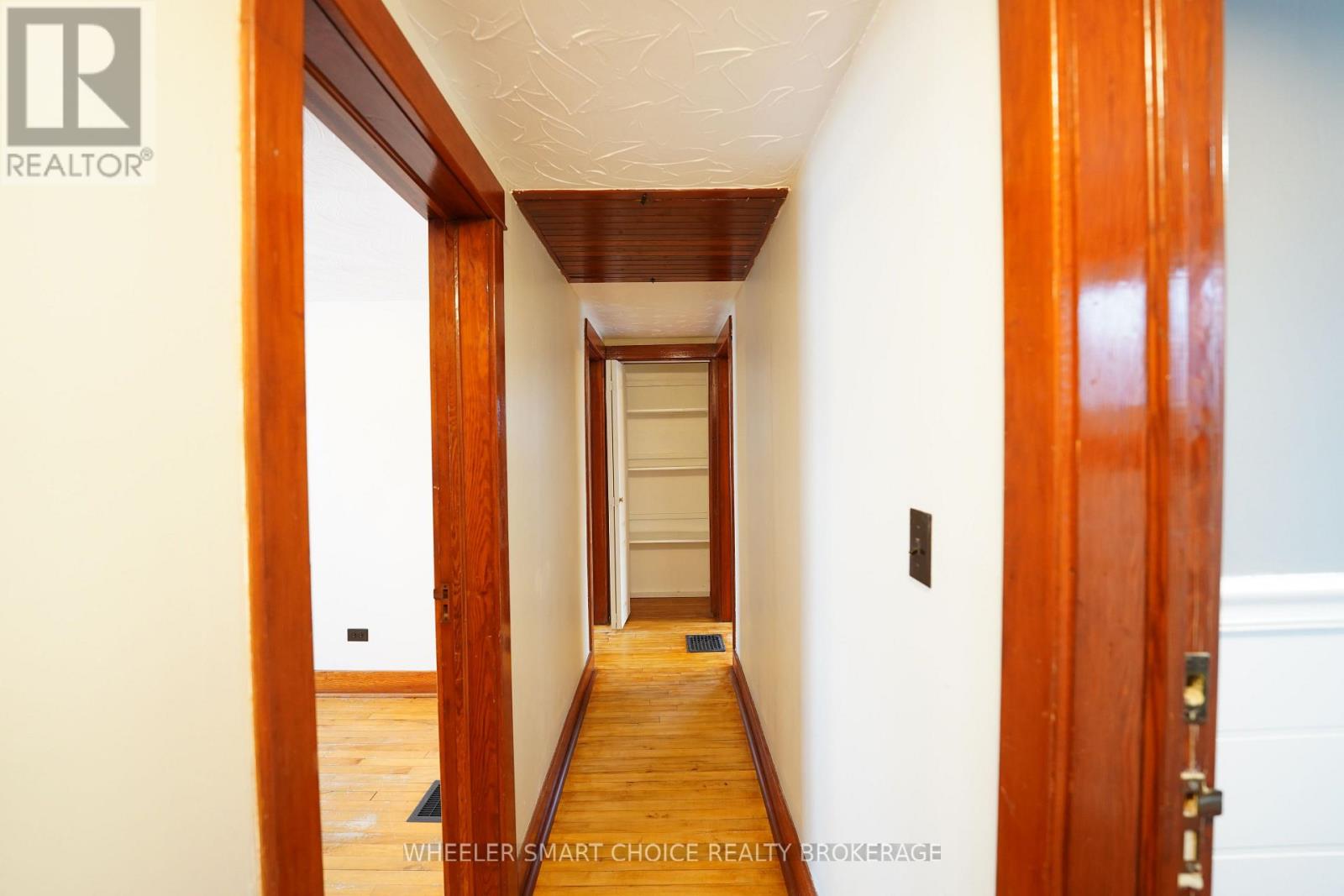 14 Saunders Avenue N