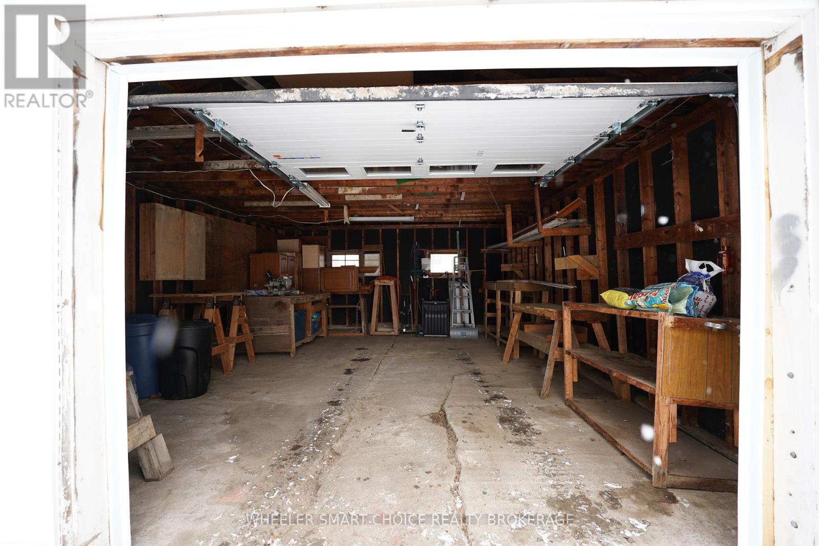 14 Saunders Avenue N