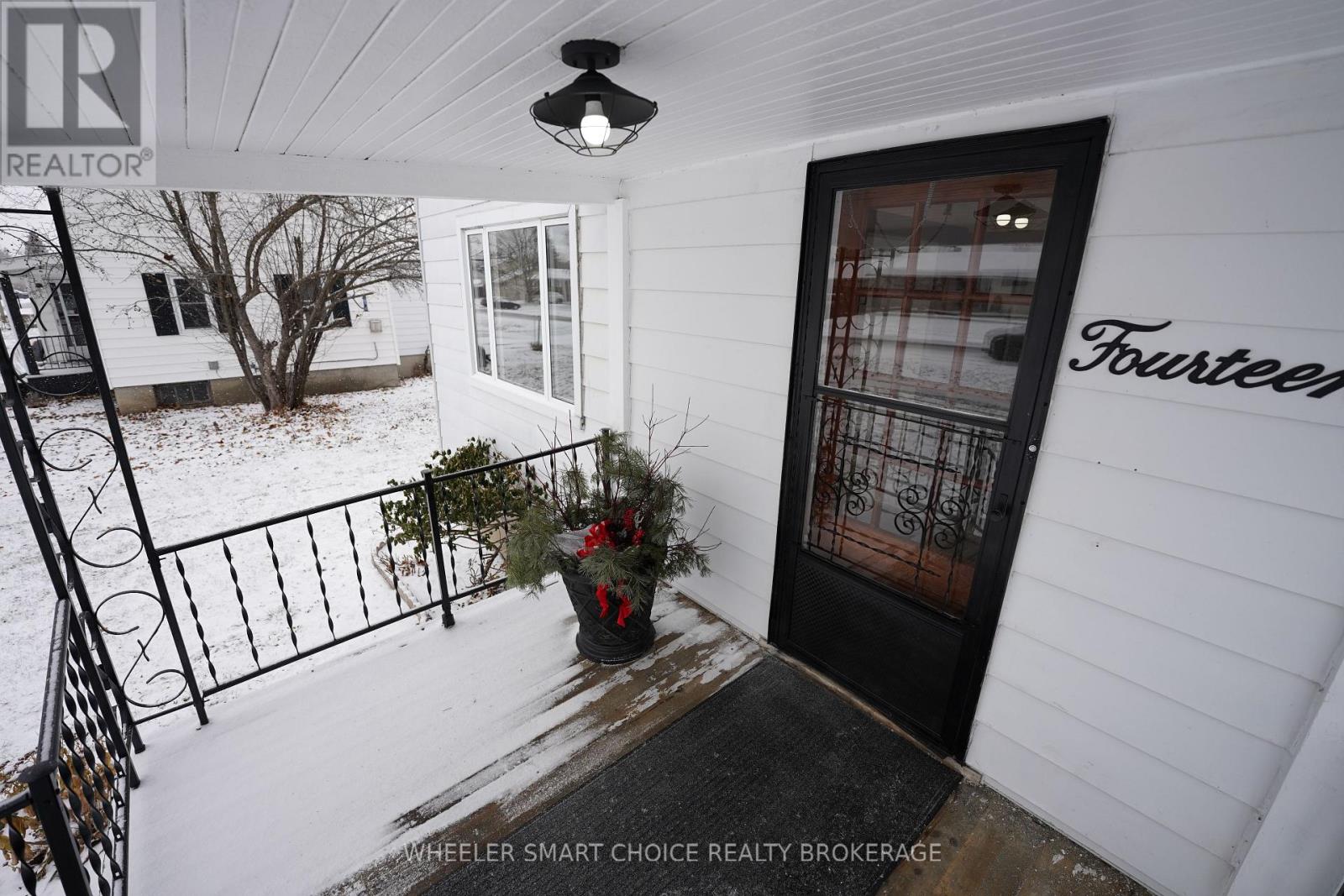 14 Saunders Avenue N