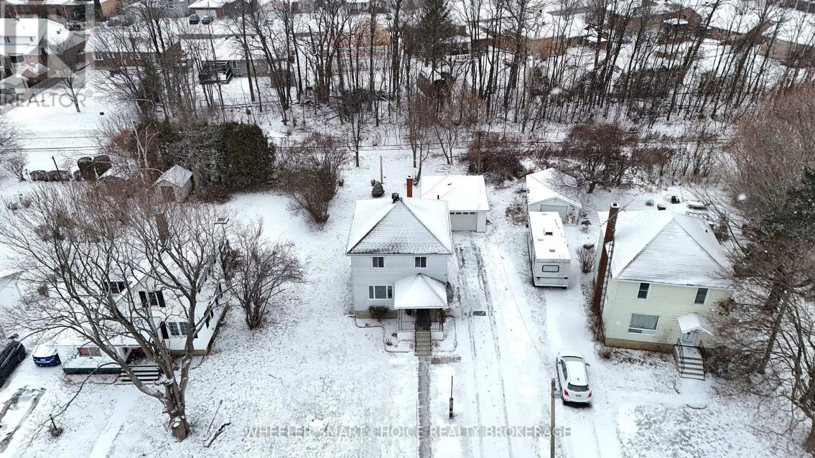 14 Saunders Avenue N