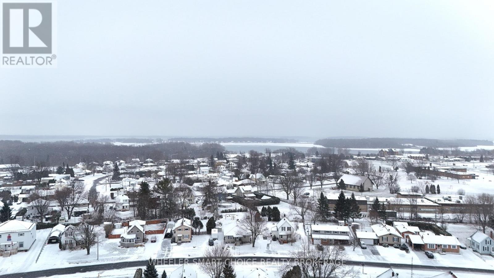 14 Saunders Avenue N