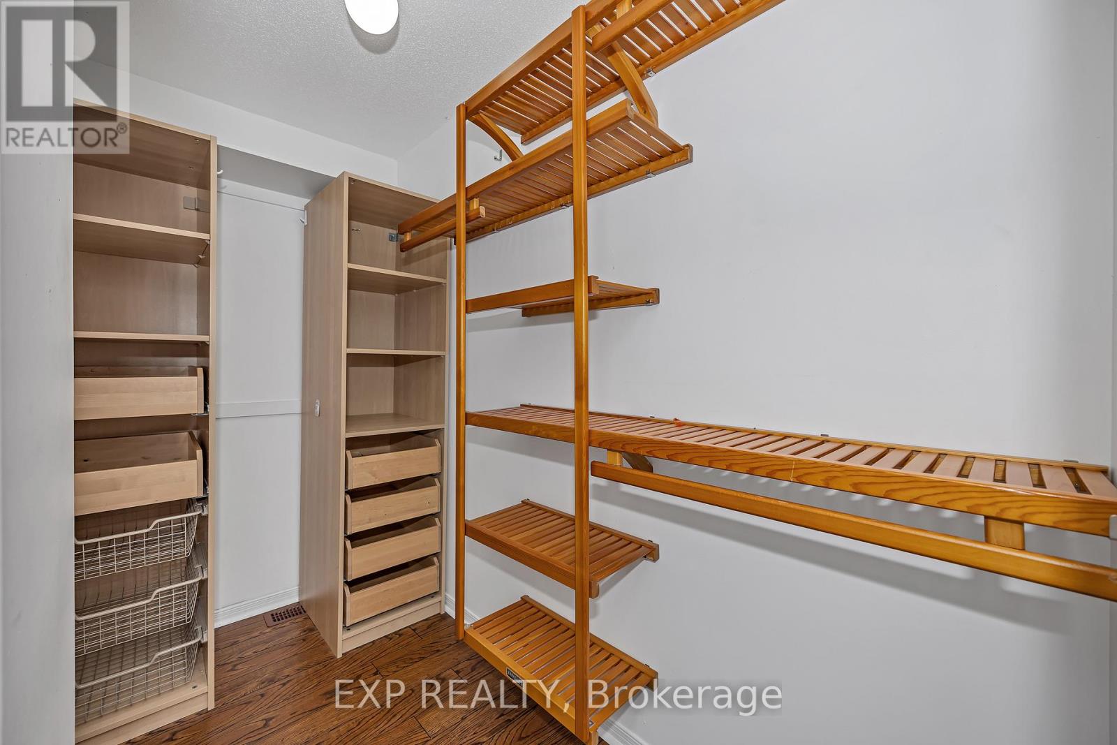 4596 Ogilvie Walk Crescent