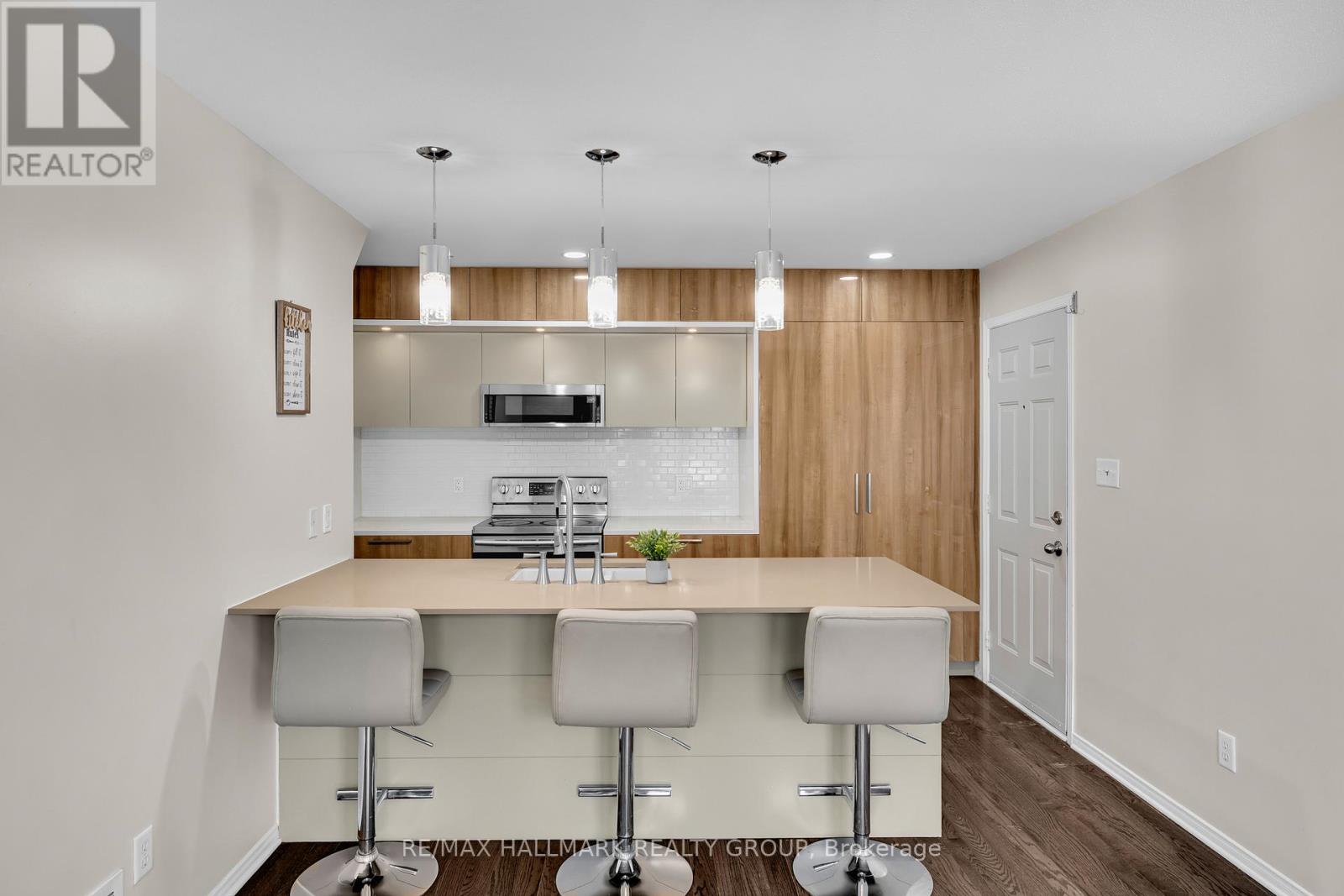 320 Silbrass Private