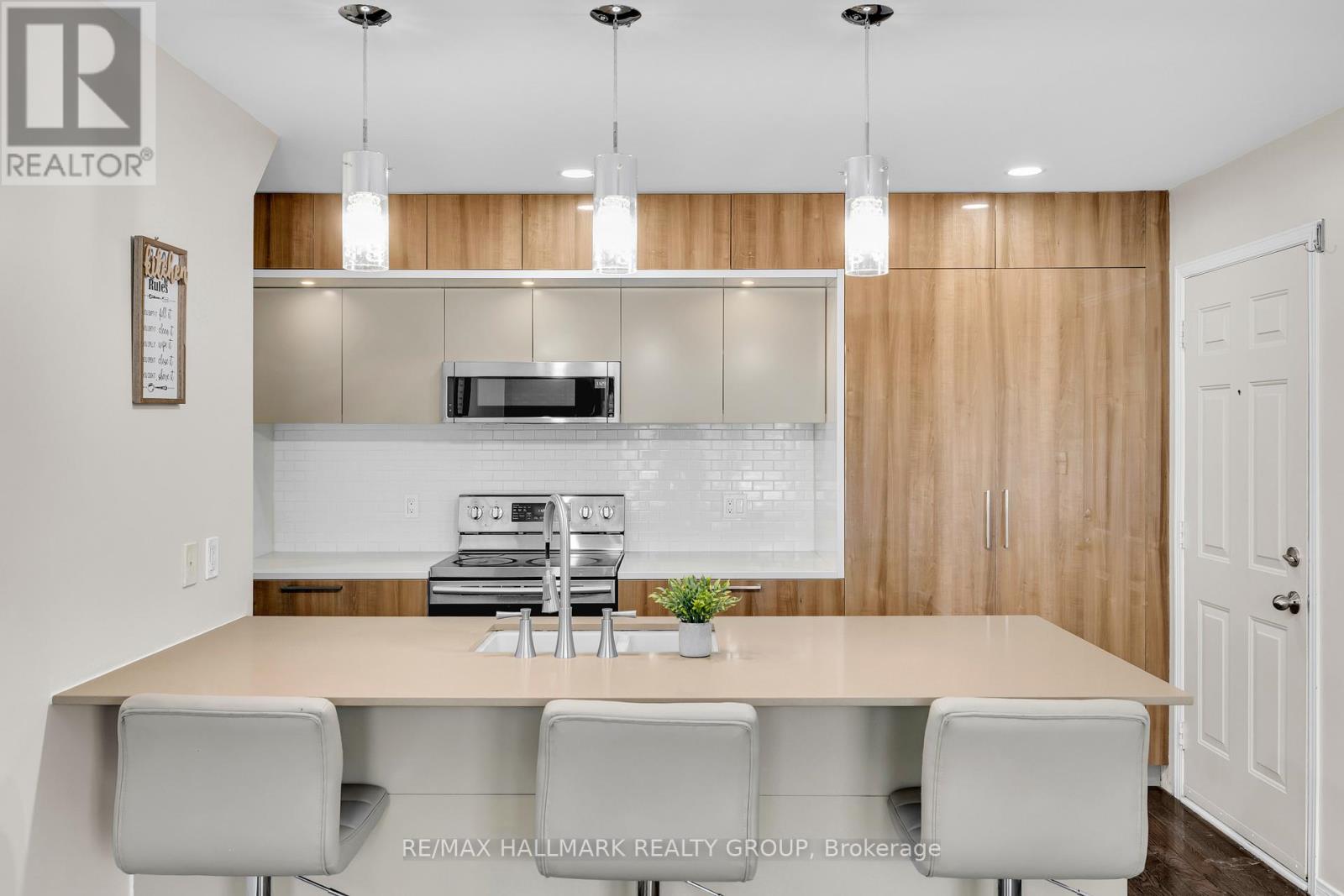 320 Silbrass Private