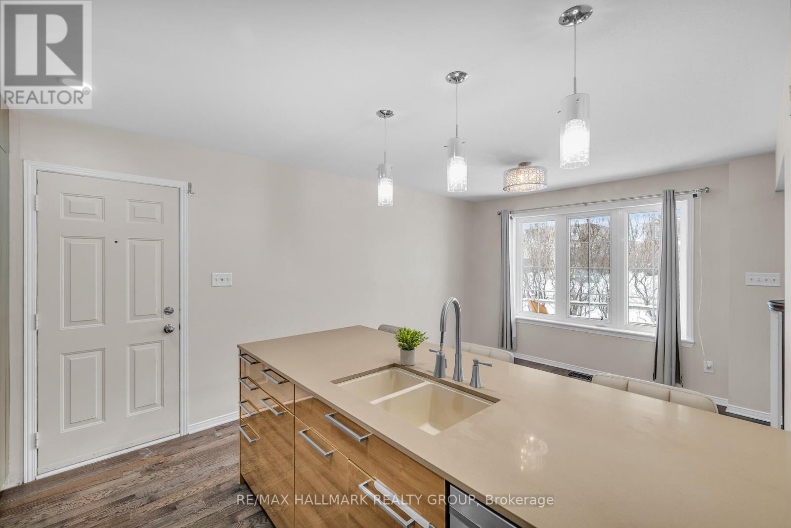 320 Silbrass Private