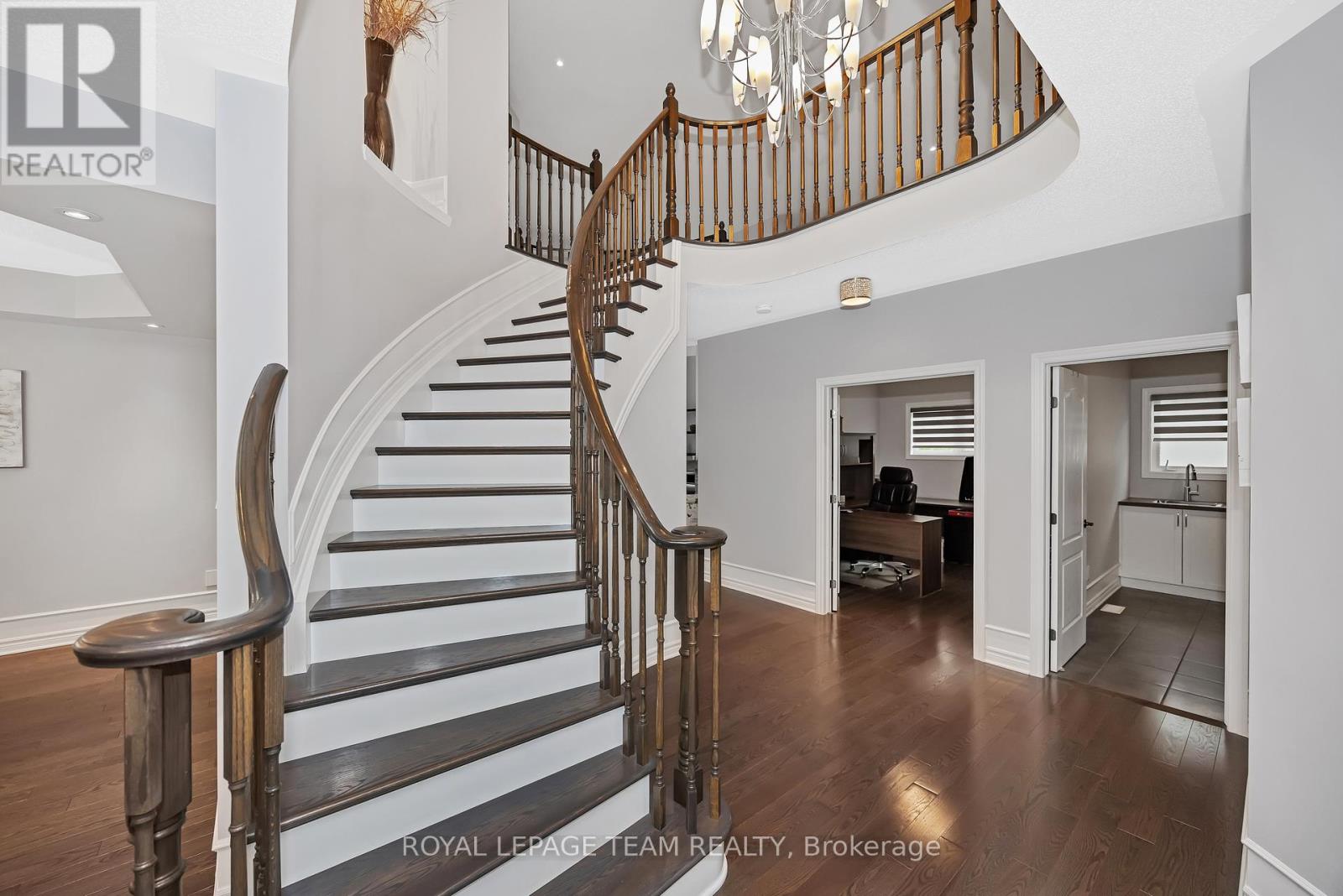 51 Bridle Crest Court