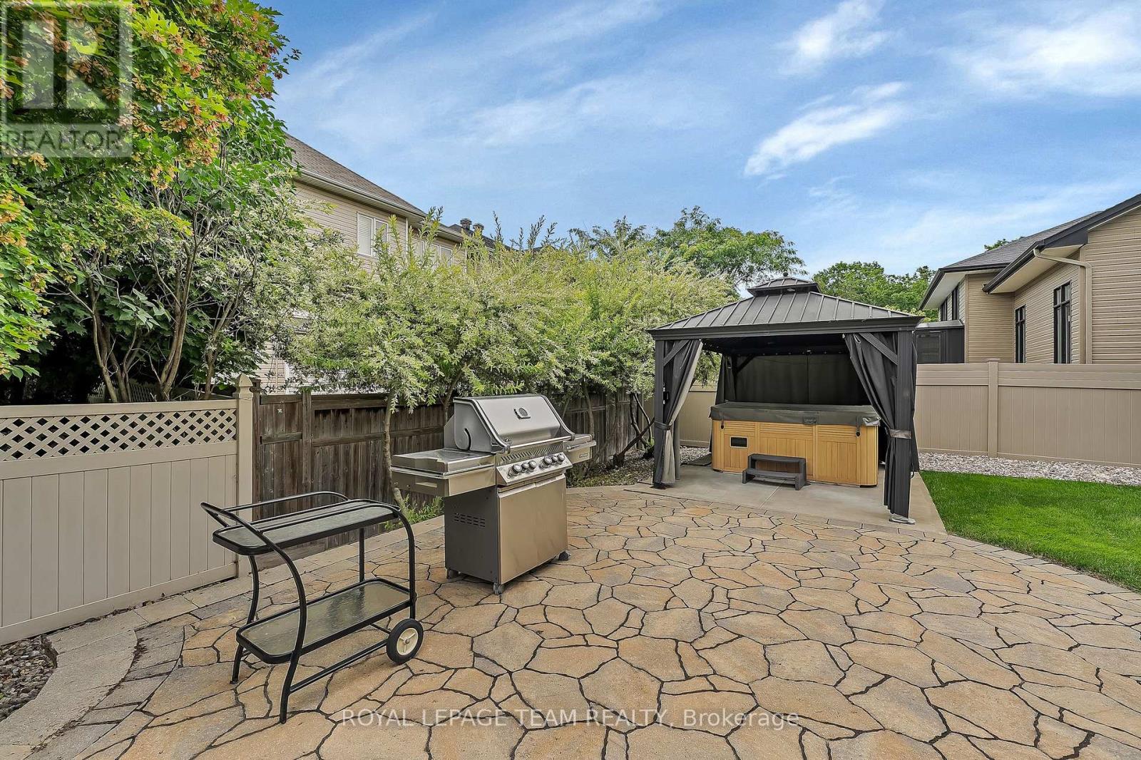 51 Bridle Crest Court