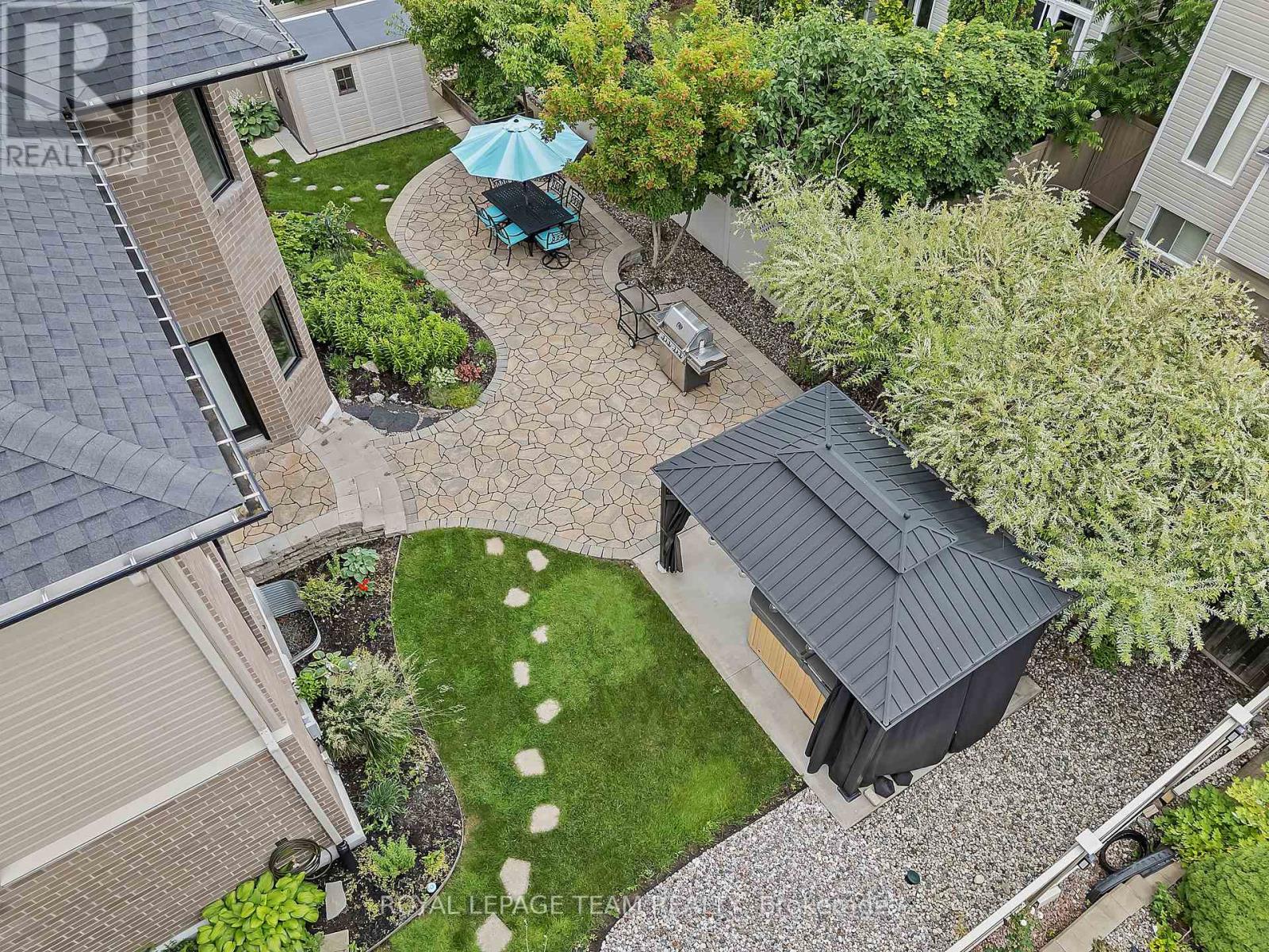 51 Bridle Crest Court