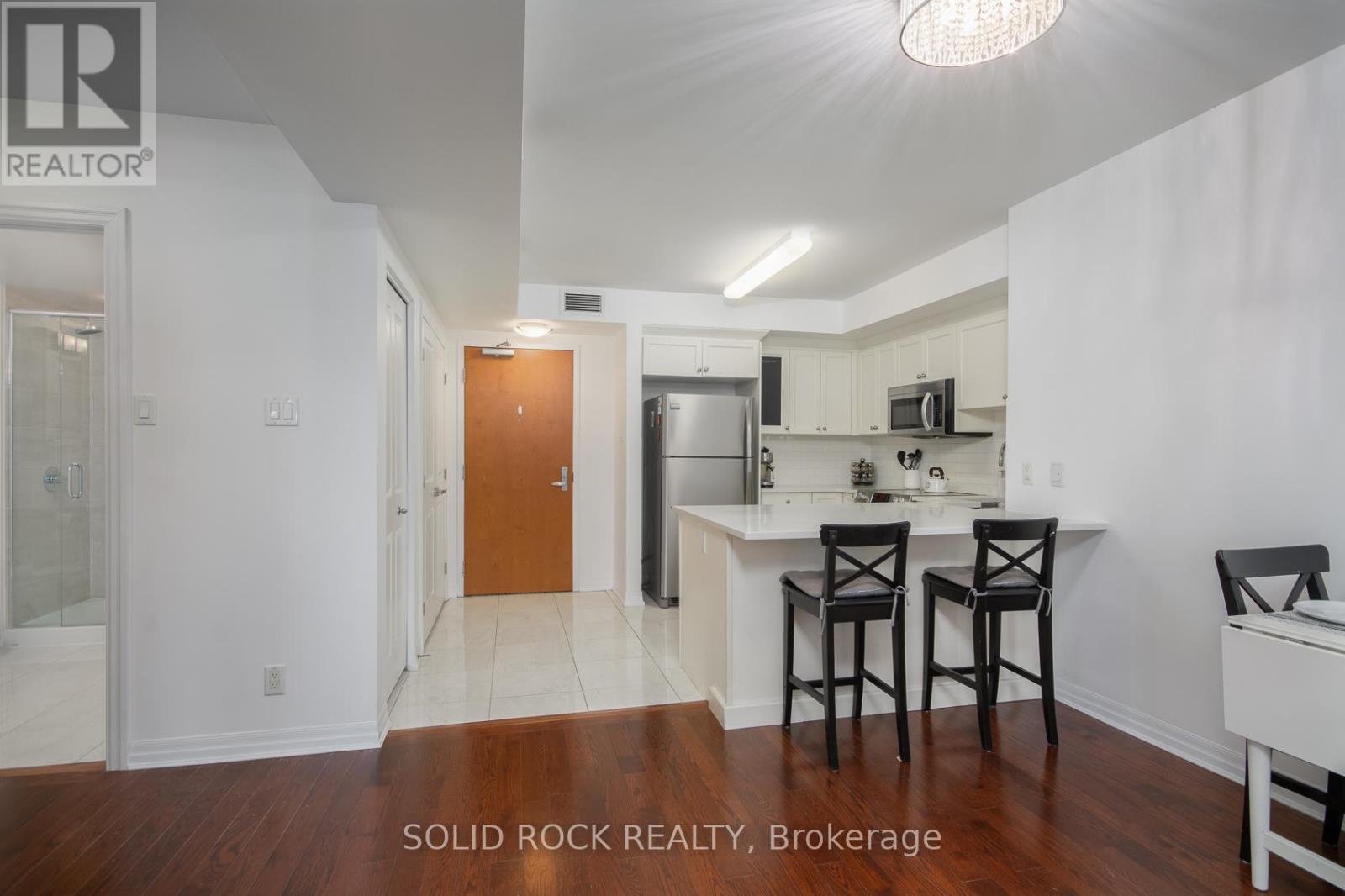 502 - 242 Rideau Street