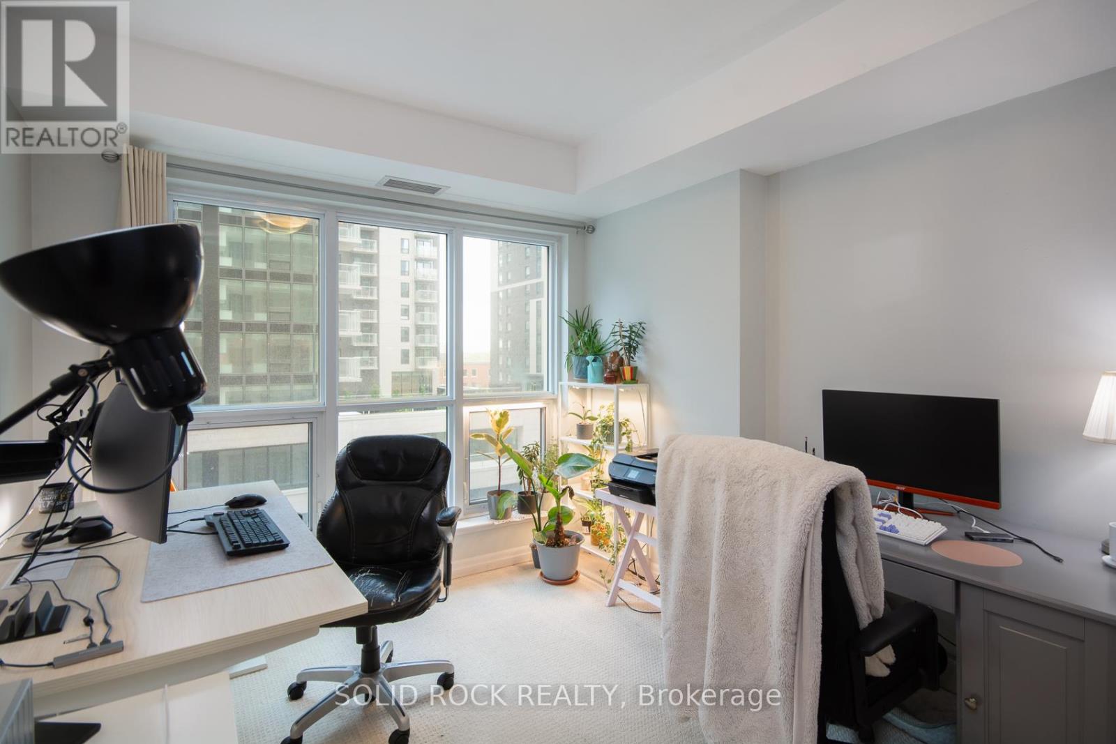 502 - 242 Rideau Street