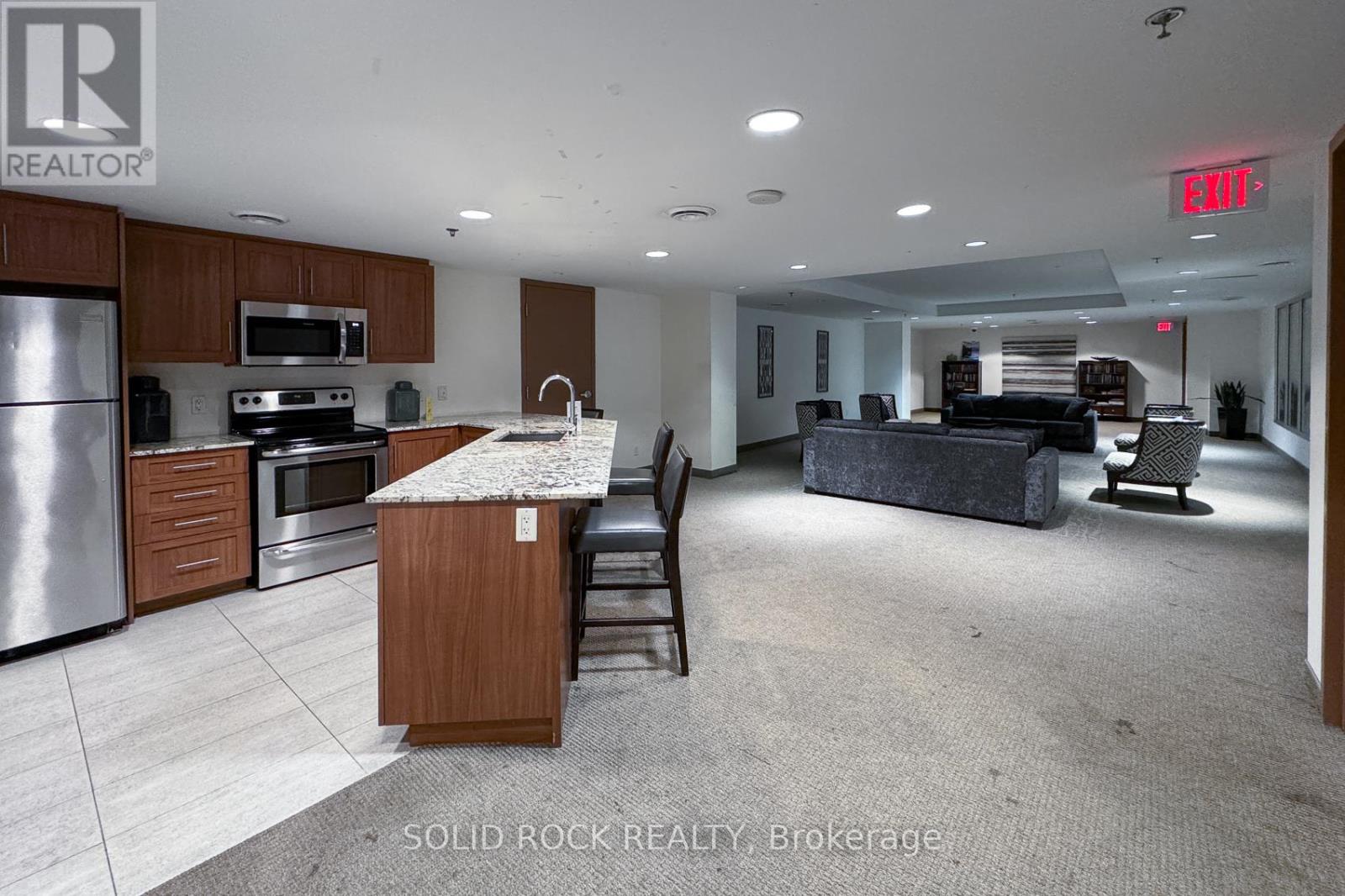 502 - 242 Rideau Street